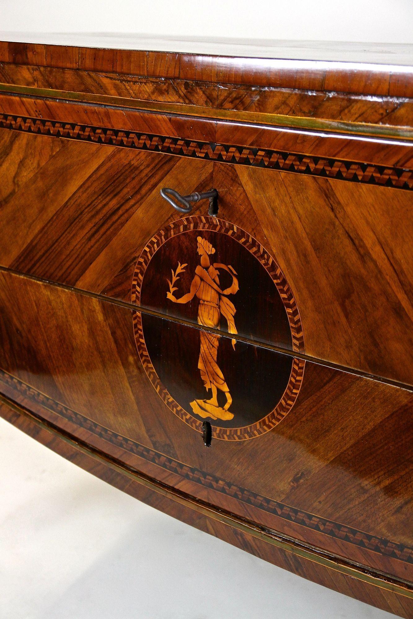 Commode en marqueterie du XVIIIe siècle - Qualité muséale, Milan/ IT ca. 1760 en vente 13