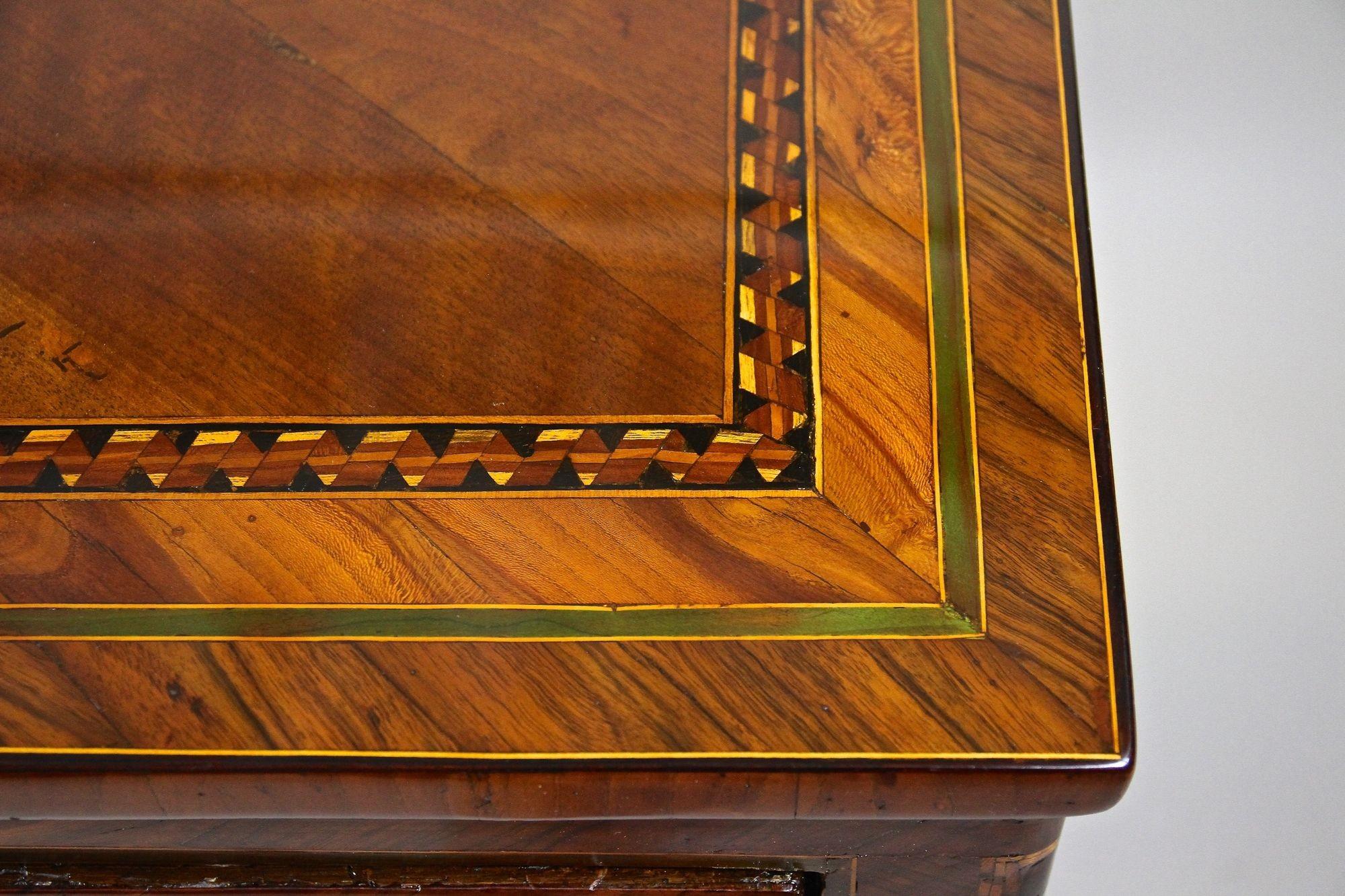 Commode en marqueterie du XVIIIe siècle - Qualité muséale, Milan/ IT ca. 1760 Bon état - En vente à Lichtenberg, AT
