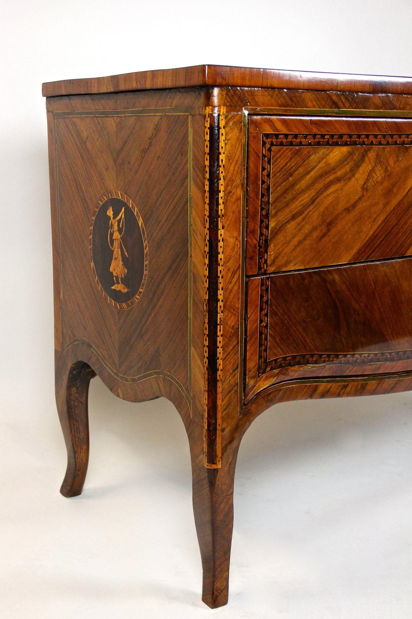 Commode en marqueterie du XVIIIe siècle - Qualité muséale, Milan/ IT ca. 1760 en vente 2