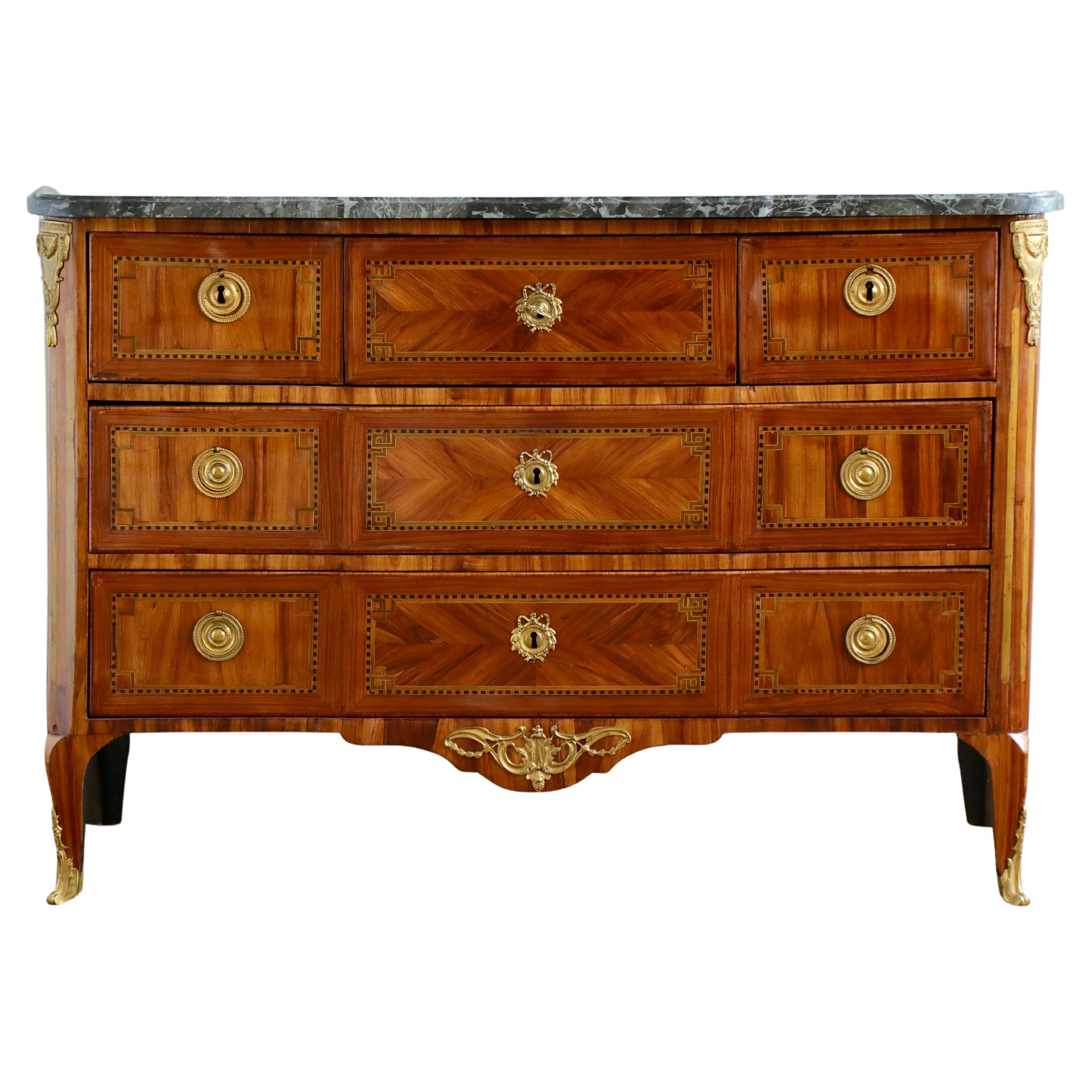 Bois de rose et Palissandre Marquetry Commode from the Transition Period (LouisXV/Louis XVI)
Stamped L.Aubry pour louis Aubry (made Master the 31 August 1774)
5 drawers on 3 levels framed with boxwood lines marquetry.
The marble top is a gris