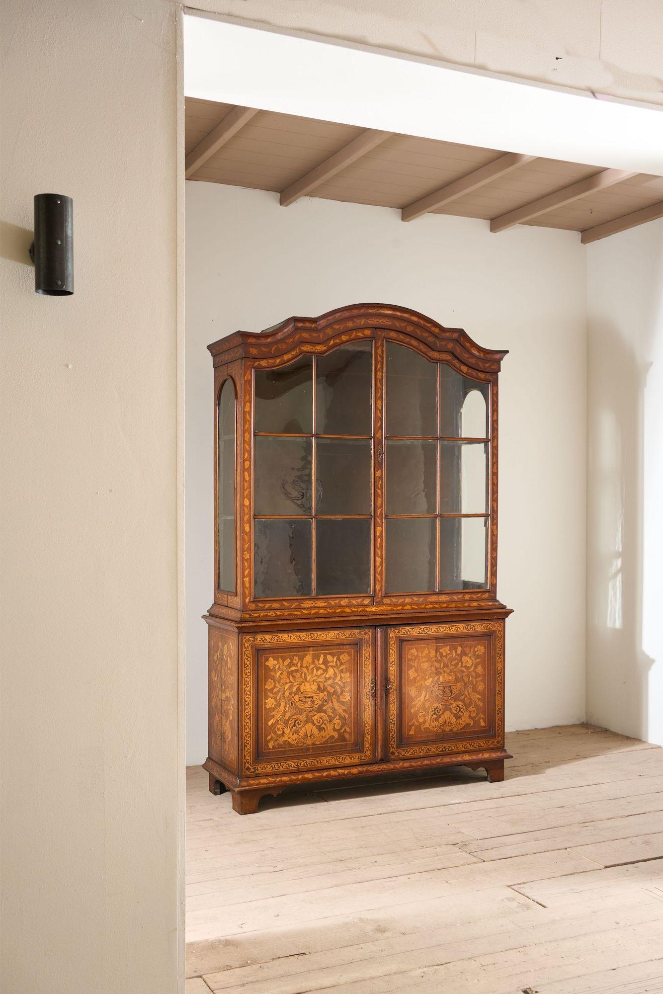 Armario esmaltado holandés con incrustaciones de marquetería del siglo XVIII en venta 6