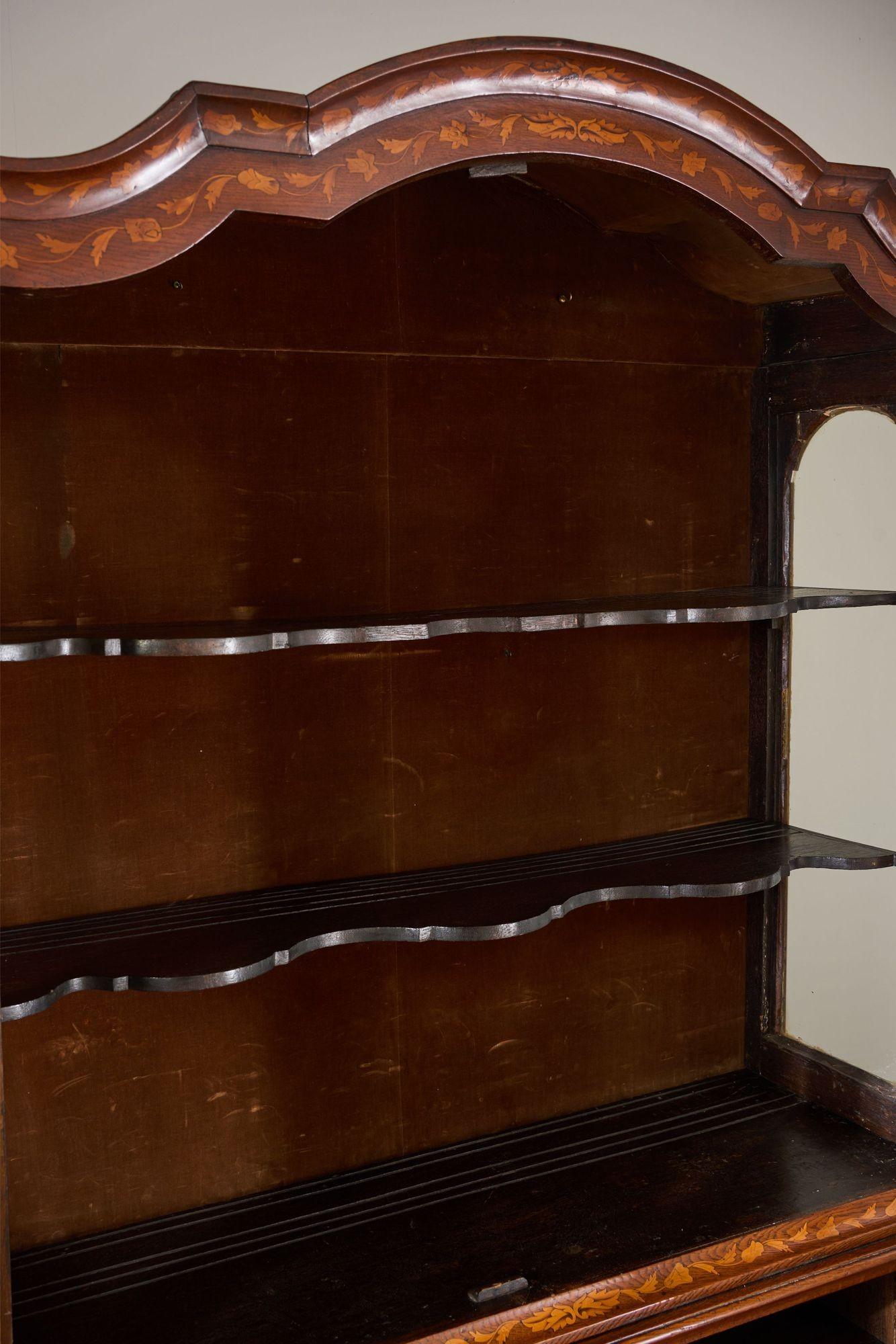 Armario esmaltado holandés con incrustaciones de marquetería del siglo XVIII en venta 3