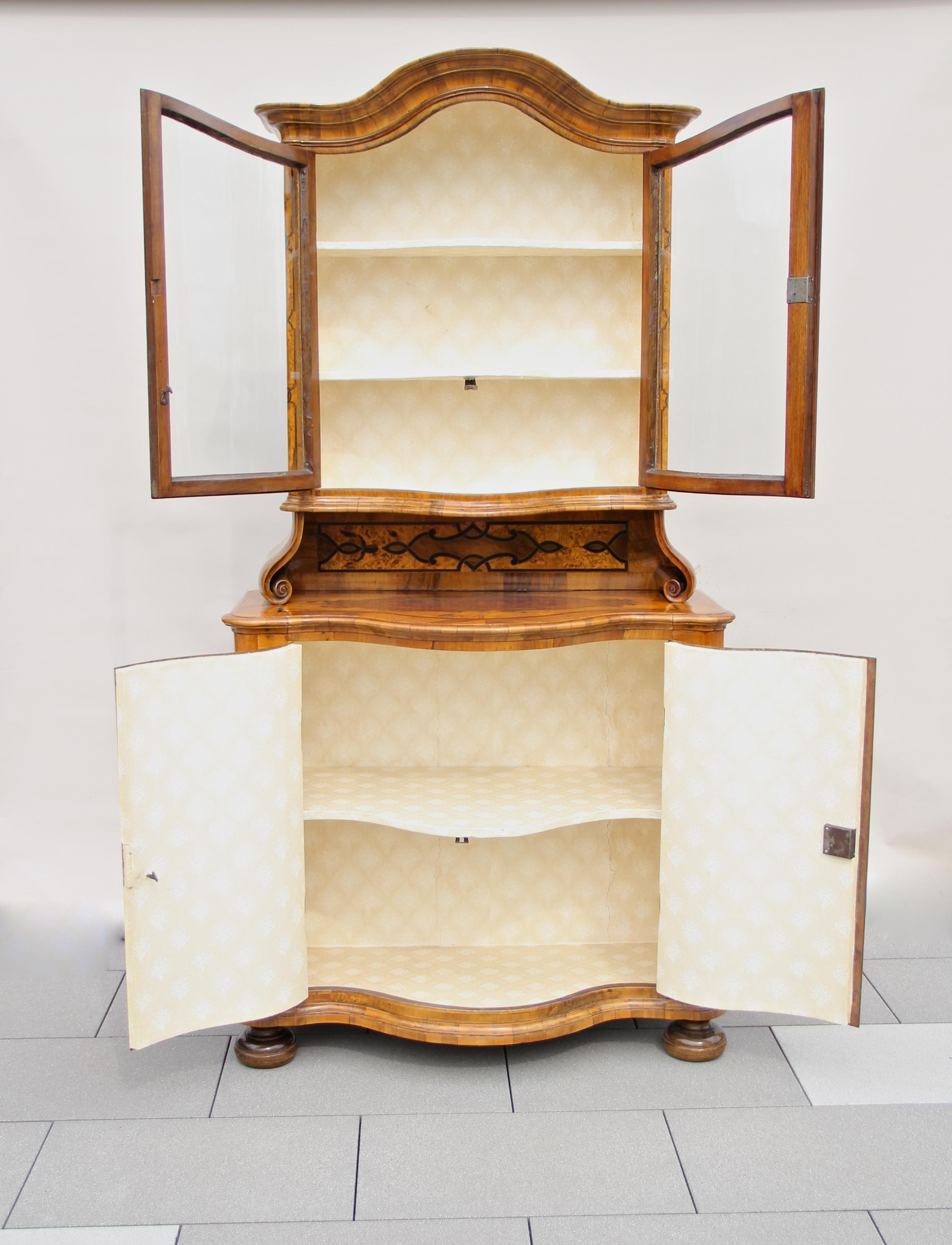 18th Century Marquetry Vitrine Cabinet or Display Cabinet, Austria, circa 1760 3