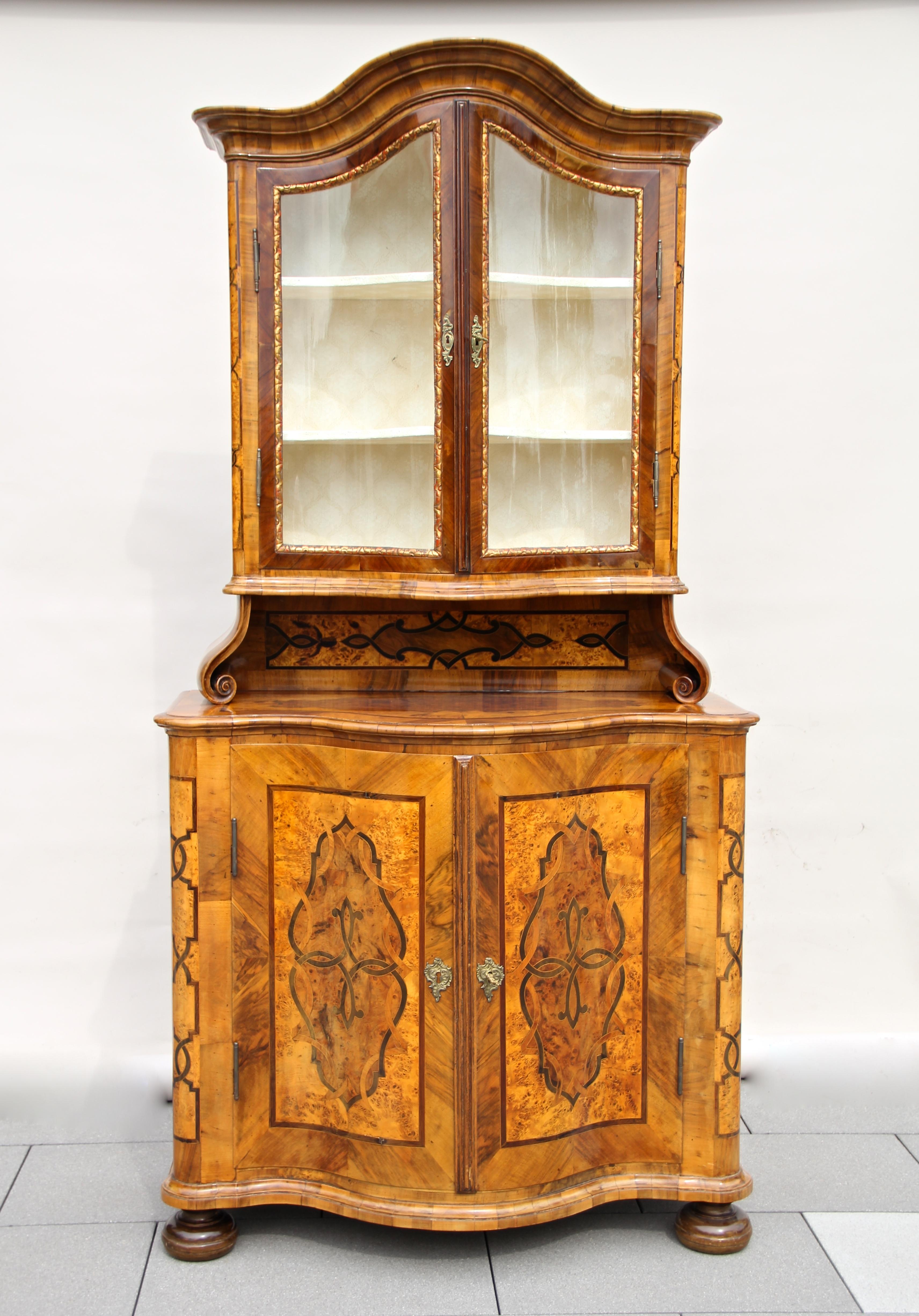 Remarkable Baroque vitrine/ display cabinet from the 18th century in Austria, circa 1760. This artfully handcrafted cabinet has been restored about 20 years ago and is in a real good ready-to-use condition. Fantastic marquetry works in burr walnut,