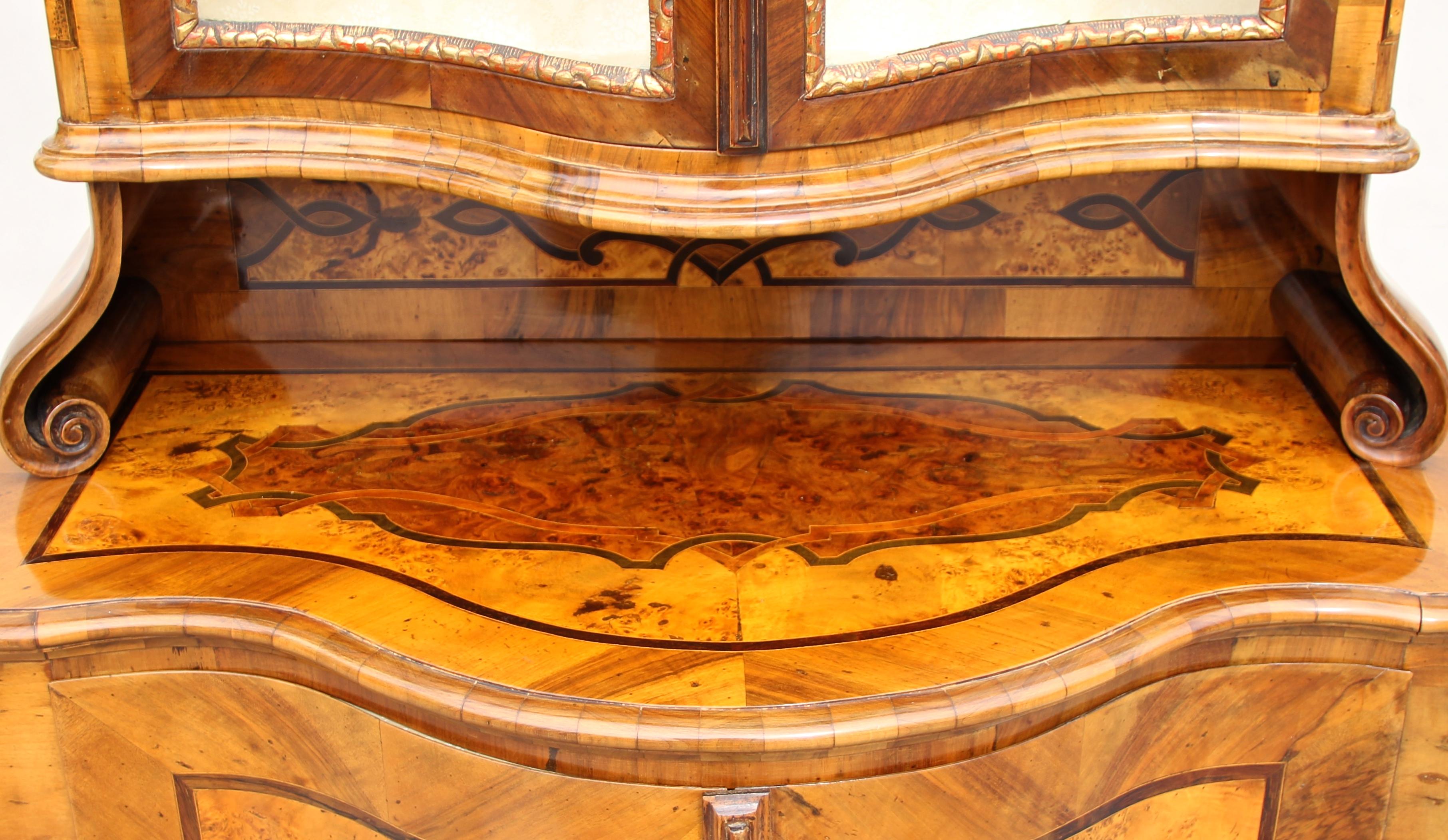 Gold Leaf 18th Century Marquetry Vitrine Cabinet or Display Cabinet, Austria, circa 1760