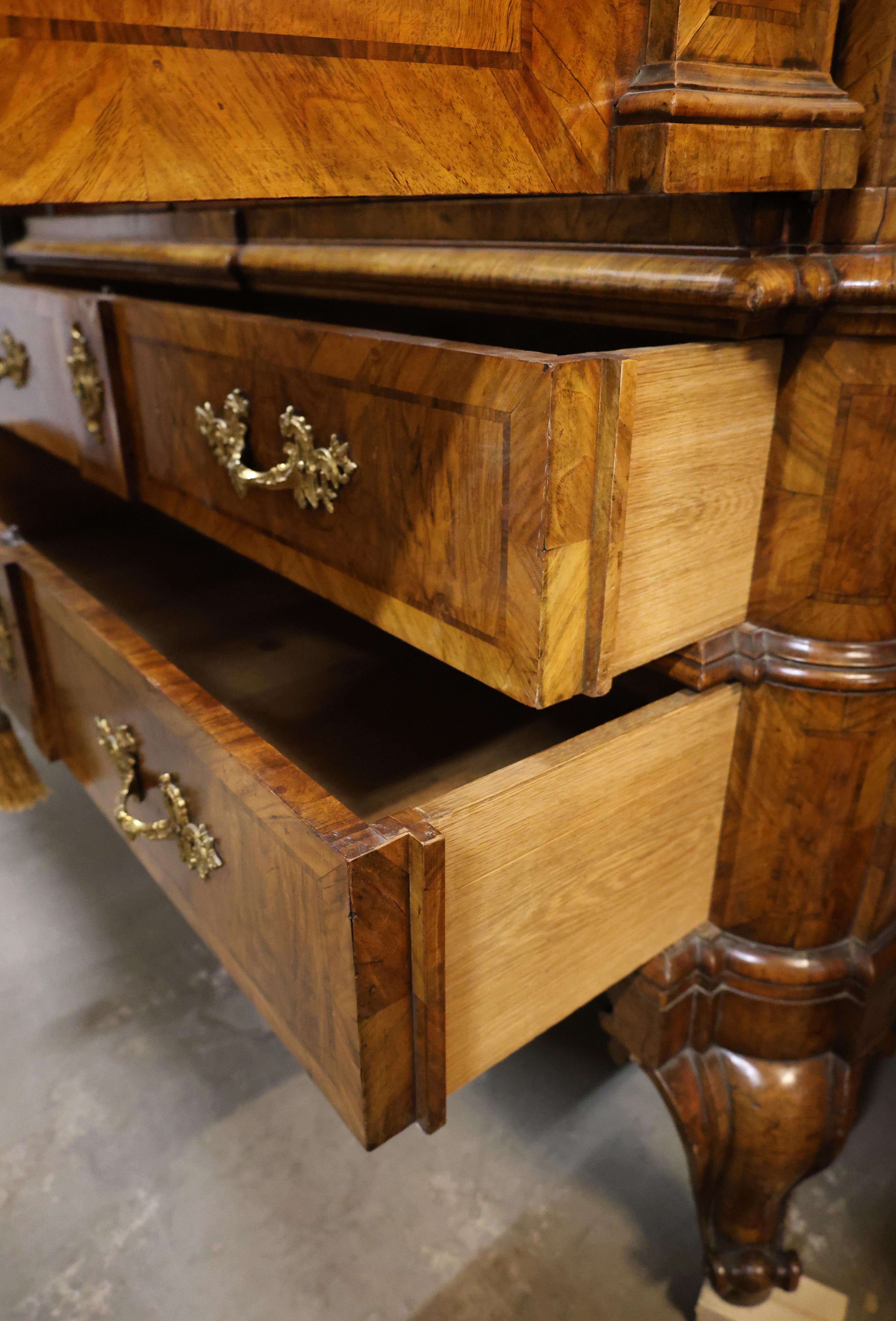 Gabinete de obra maestra de Mathias Tiberg del siglo XVIII Rococó en venta