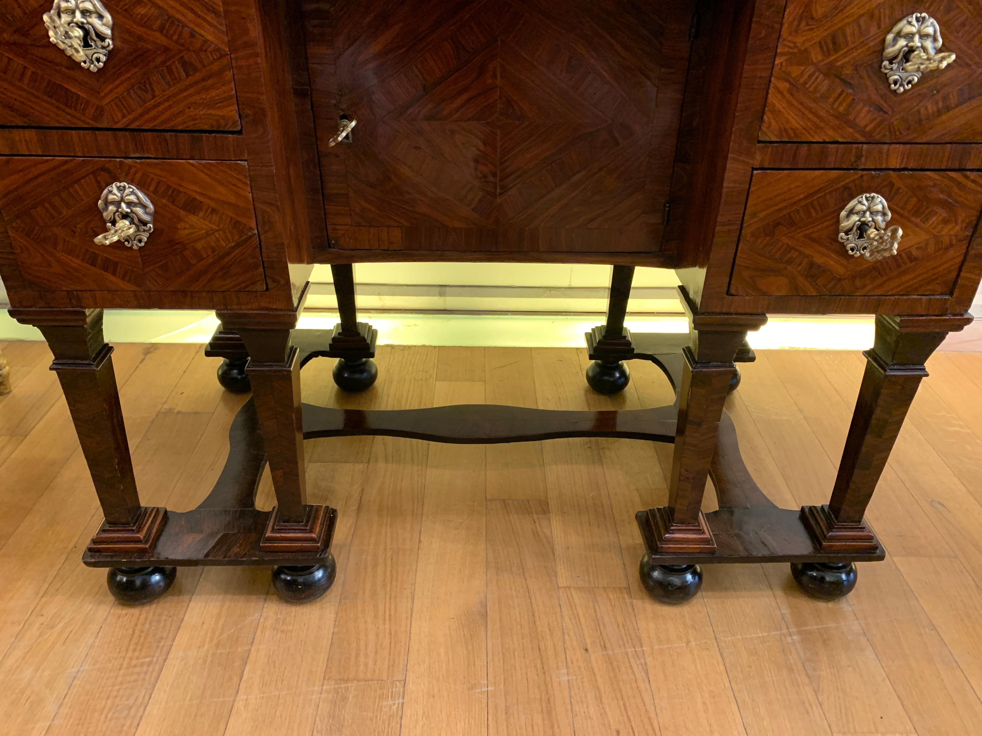 18th CENTURY MAZZARINO TYPE WRITING DESK In Good Condition In Firenze, FI