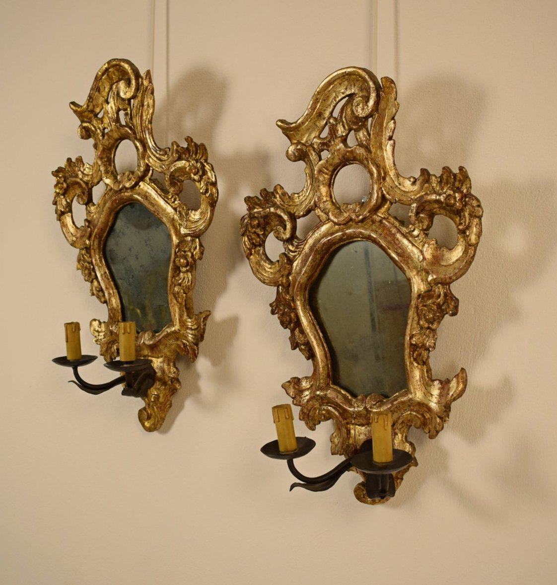 Hand-Carved 18th Century, Mecca Giltwood Pair of Italian Louis XV Candle Wall Sconce
