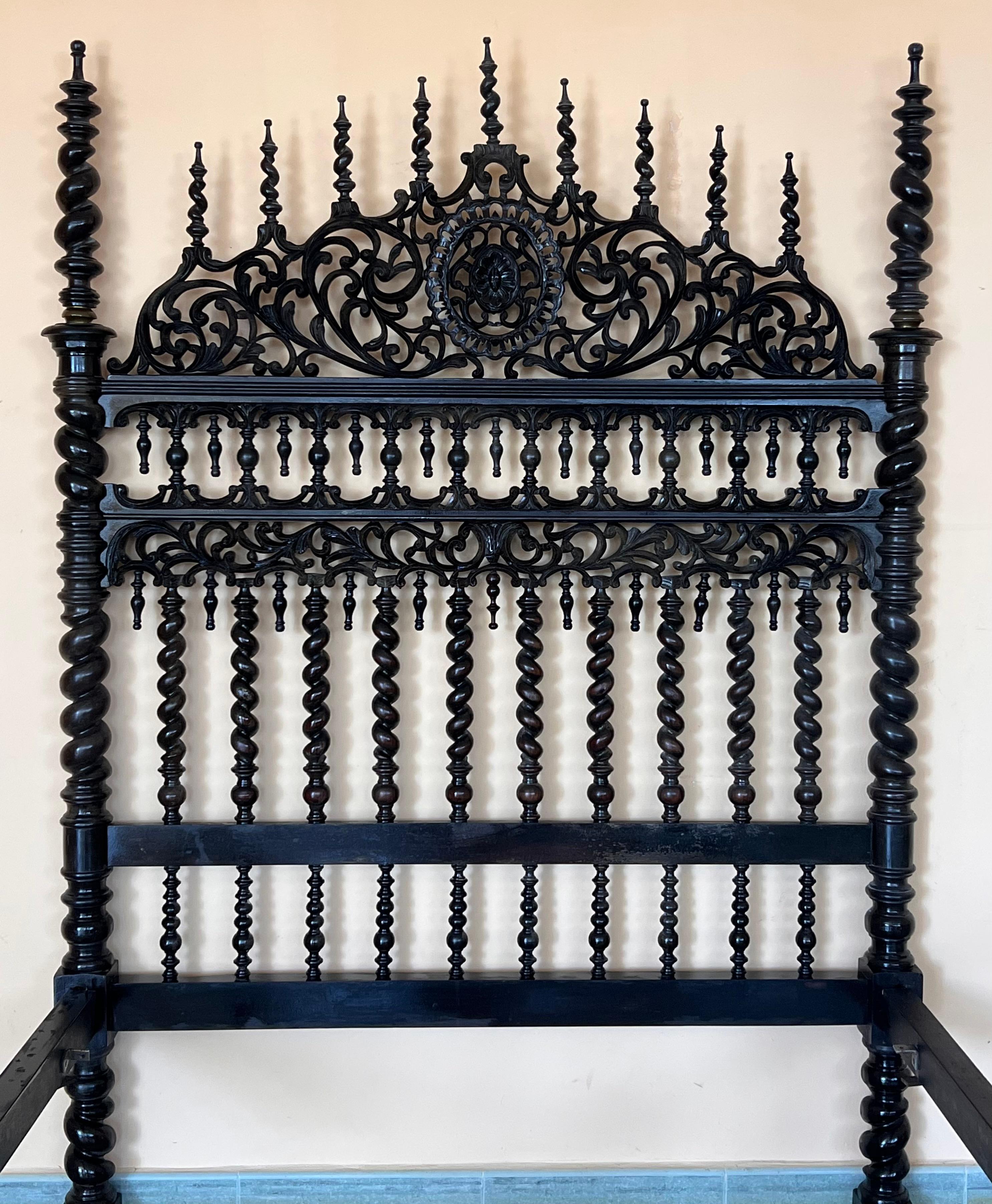 18th Century Medallion Baroque Queen Bed, Original Lisbon Bed 4