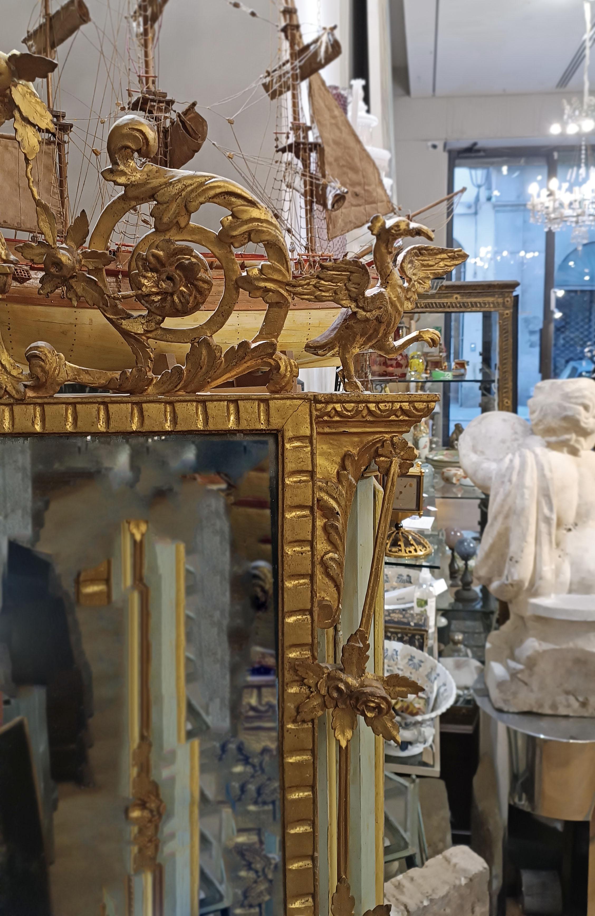 Hand-Carved 18th CENTURY MEDIUM SIZE NEOCLASSICAL MIRROR  For Sale