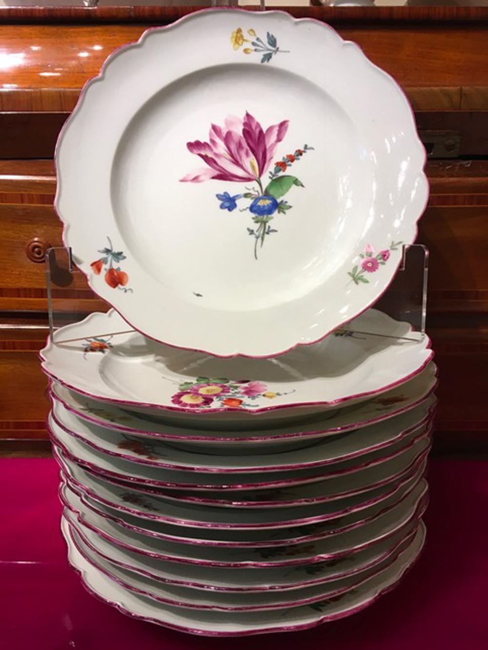 This baroque dining colorfully dishes set is eclectical and drawn with vibrant colors.
The board is in a contemporary fuchsia color. 

Precious, fine, elegant and timeless dining set dishes.
The Meissen manufacturer is an antique brand that is today