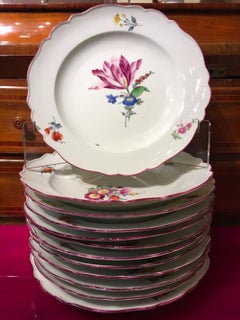 Siglo XVIII Meissen Juego de 12 Platos de Comedor de Porcelana Barroca con Decoración Floral
