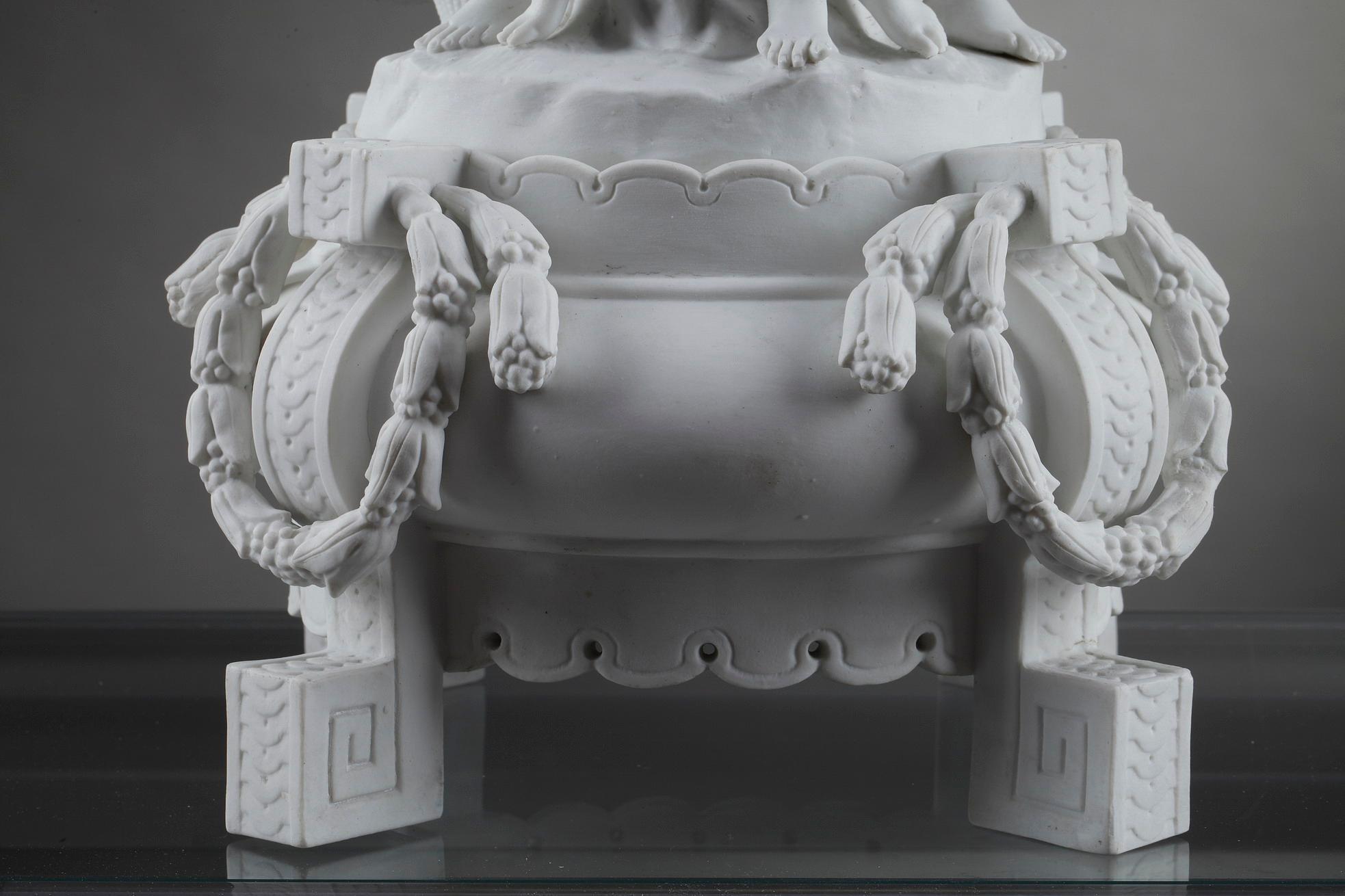 18th Century Meissen Bisque Centerpiece The Four Seasons In Good Condition In Paris, FR