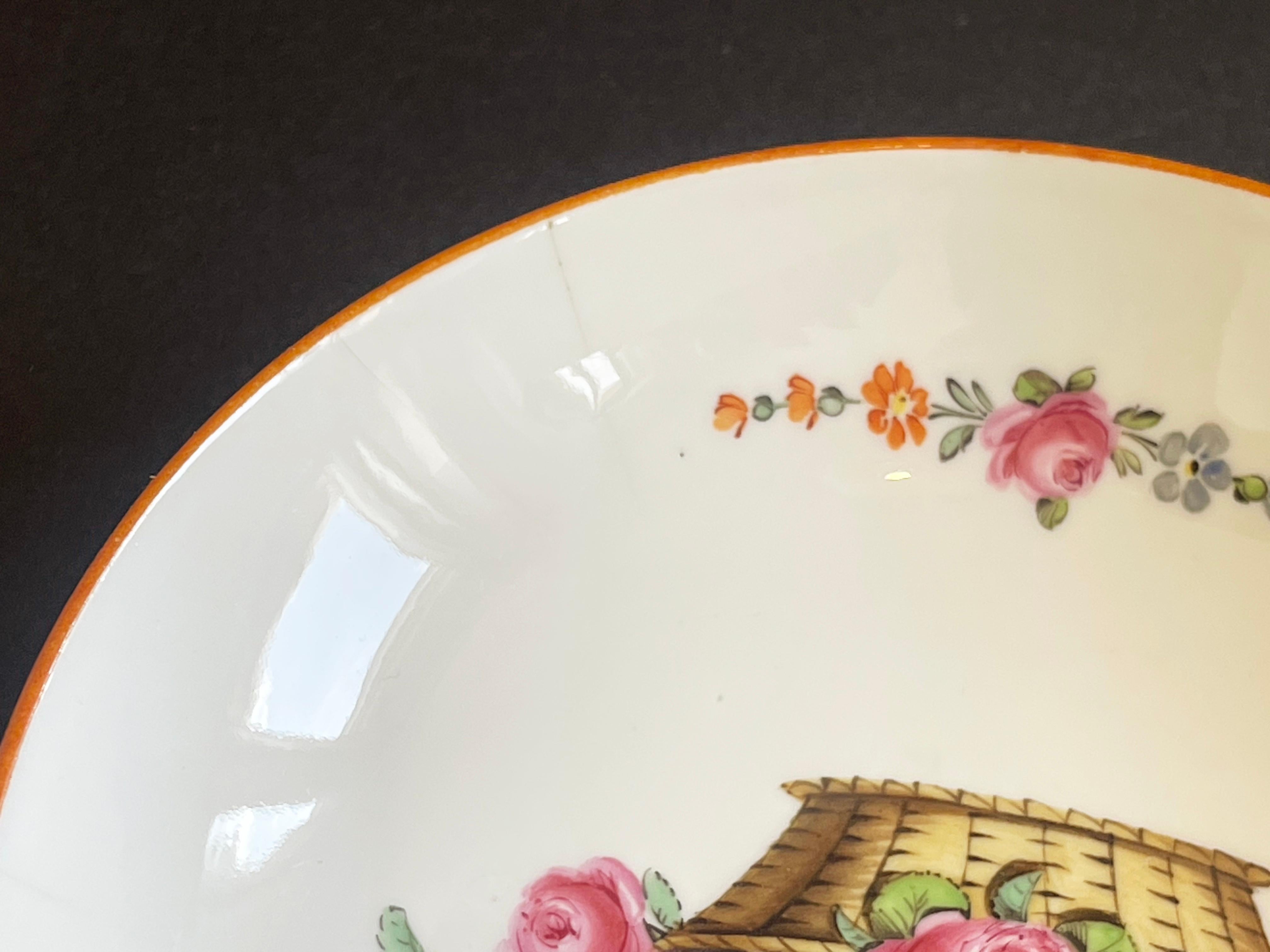 18ème siècle  Tasse et soucoupe de Meissen, panier floral d'époque Marcolini, Allemagne 4