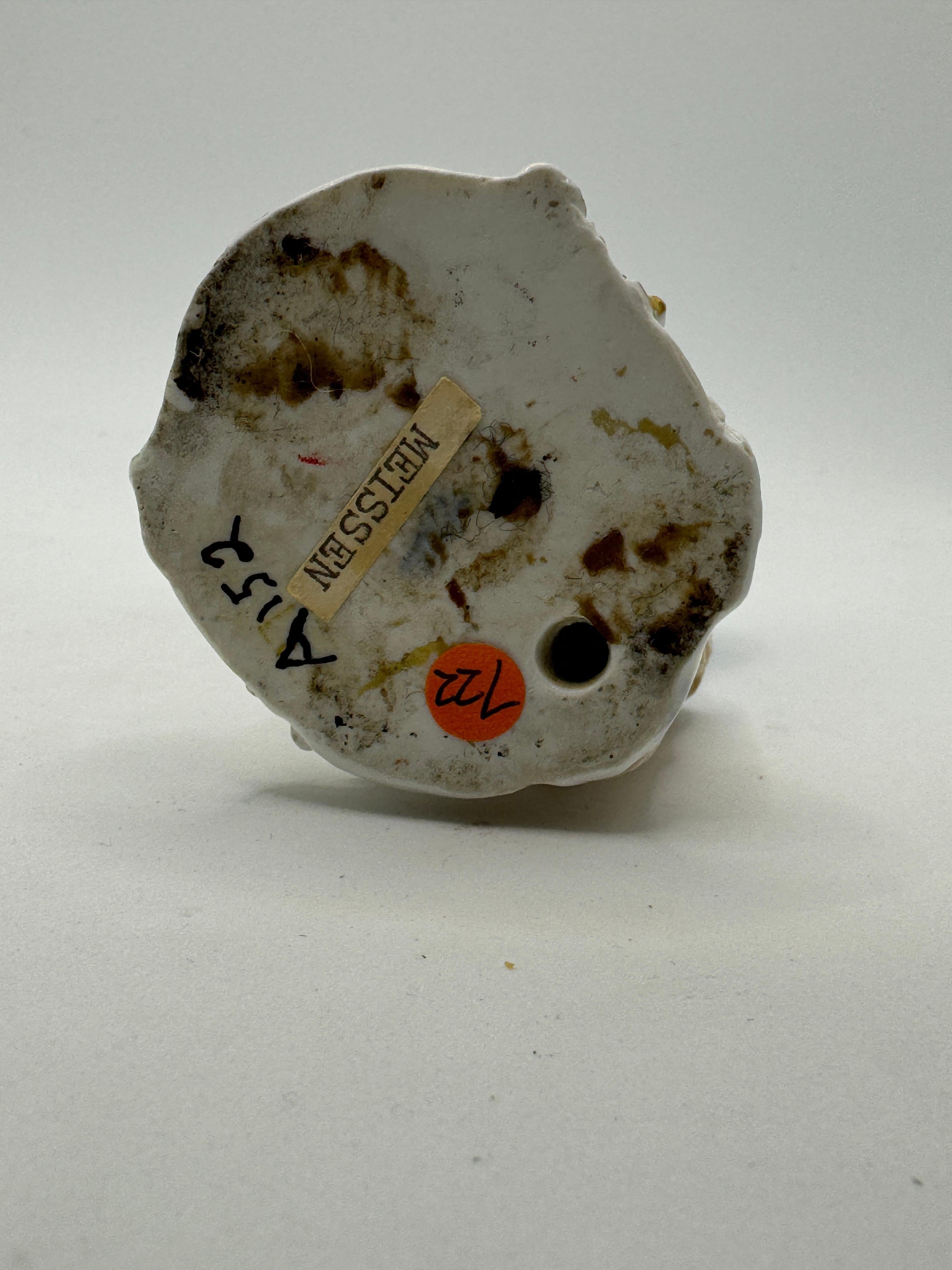 Figura de Meissen del siglo XVIII 'Comerciante callejero vendiendo uvas' en venta 4