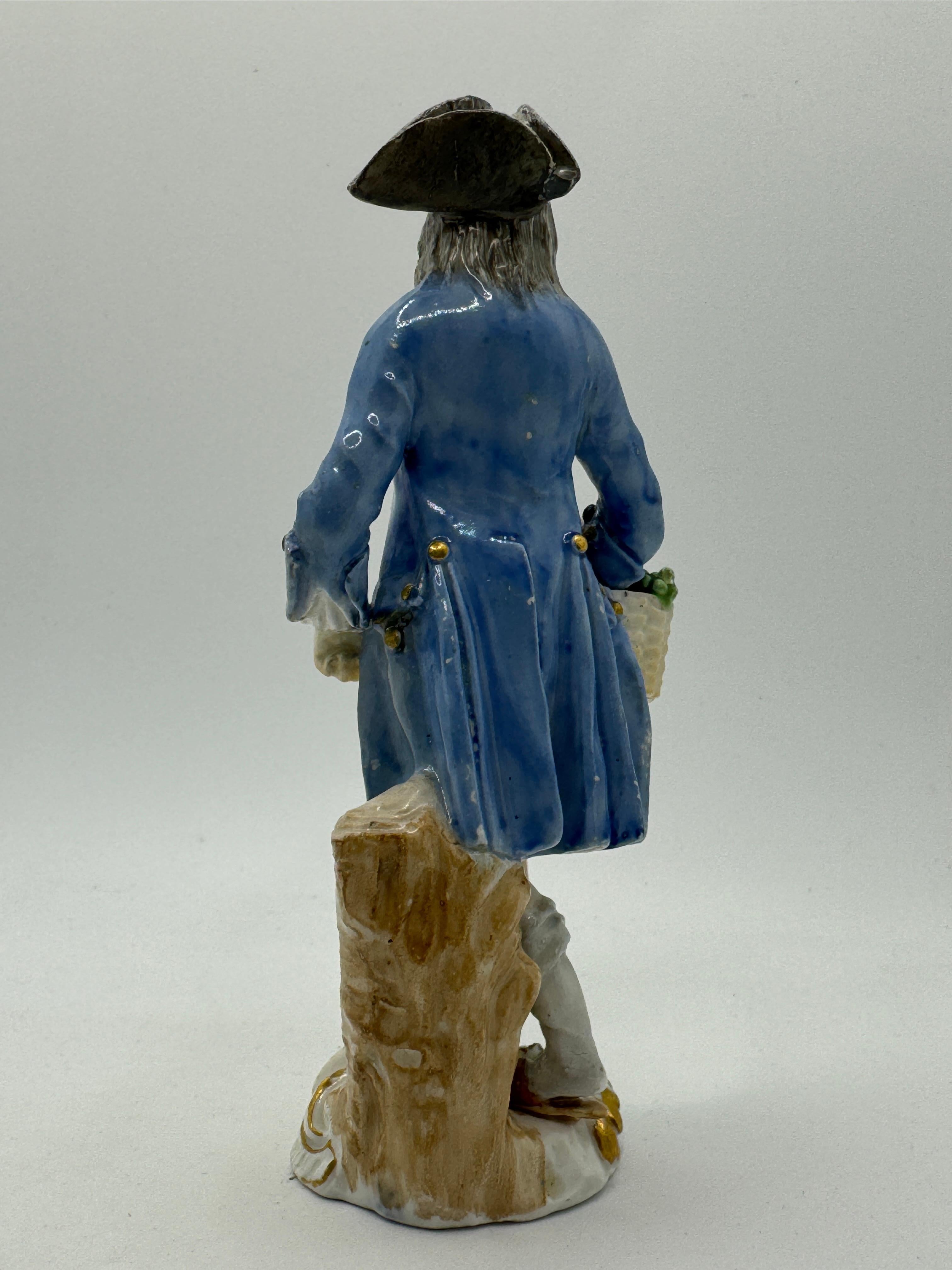 Figura de Meissen del siglo XVIII 'Comerciante callejero vendiendo uvas' Pintado a mano en venta