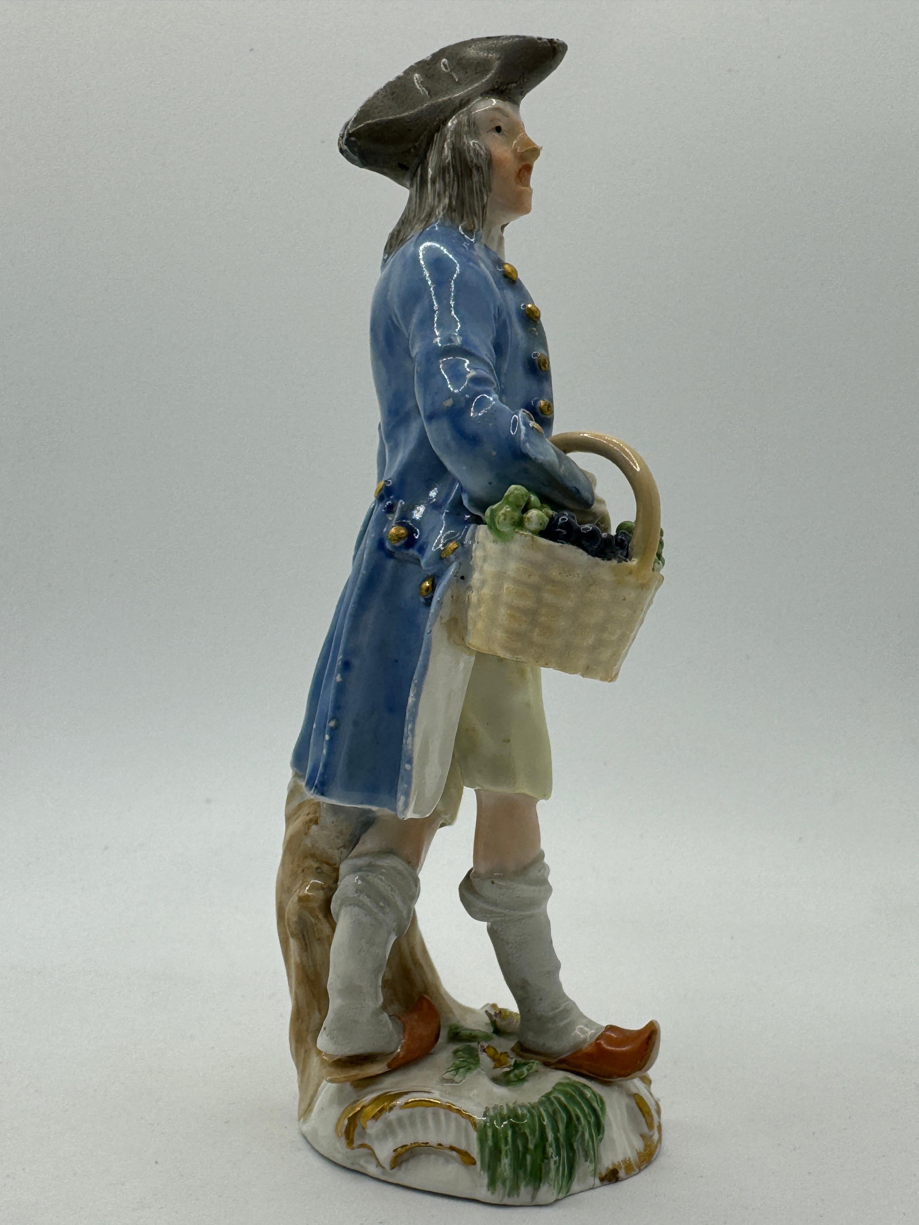 Figura de Meissen del siglo XVIII 'Comerciante callejero vendiendo uvas' Porcelana en venta