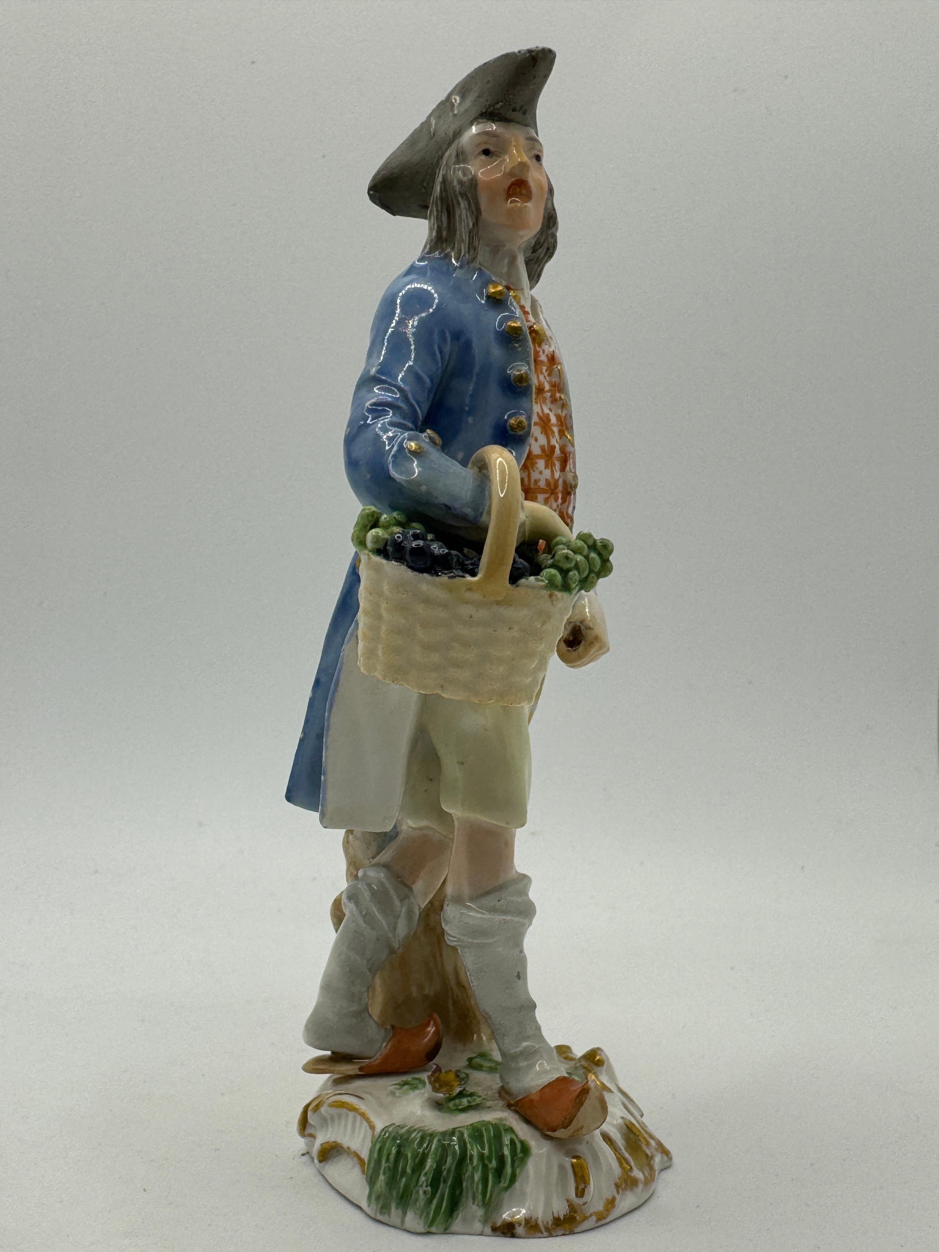 Figura de Meissen del siglo XVIII 'Comerciante callejero vendiendo uvas' en venta 1