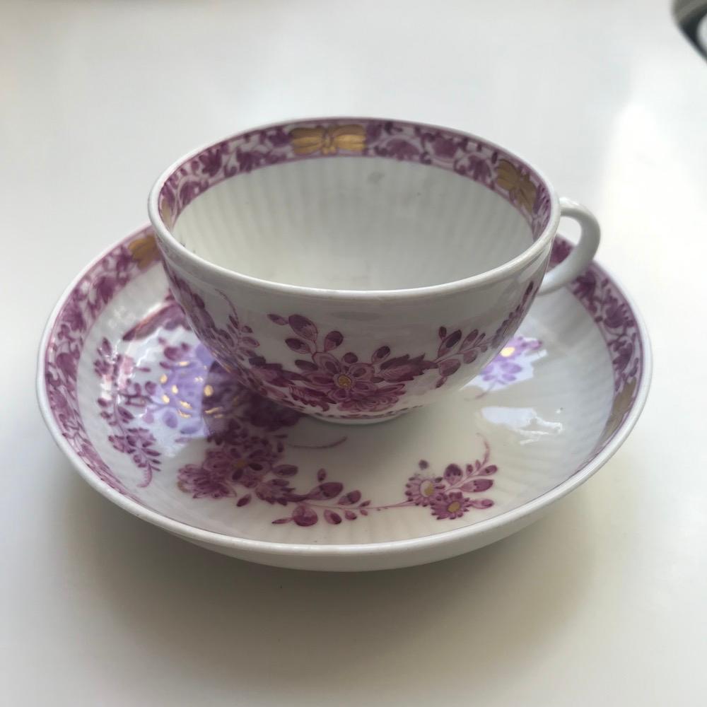 Cup with saucer, Meissen, circa 1735, opulent purple Indian painting, gold decoration, minor abraded, bar embossment, H. approximate 4.5 cm.