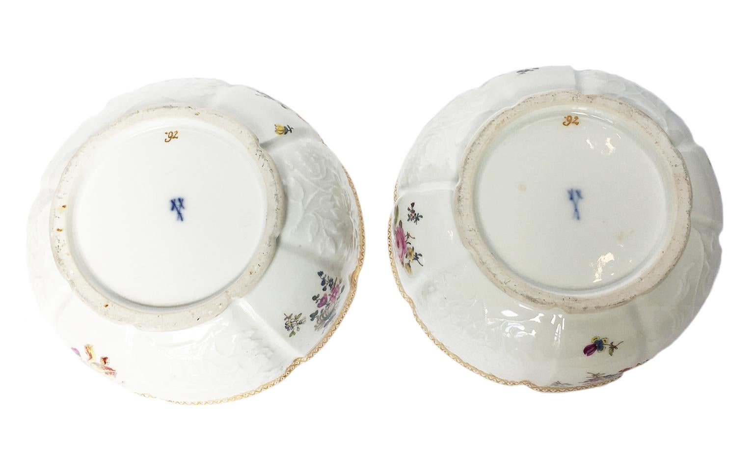 Ancient Meissen Pair of Porcelain Sugar Bowls with Flower Knobs, Circa 1760 For Sale 6