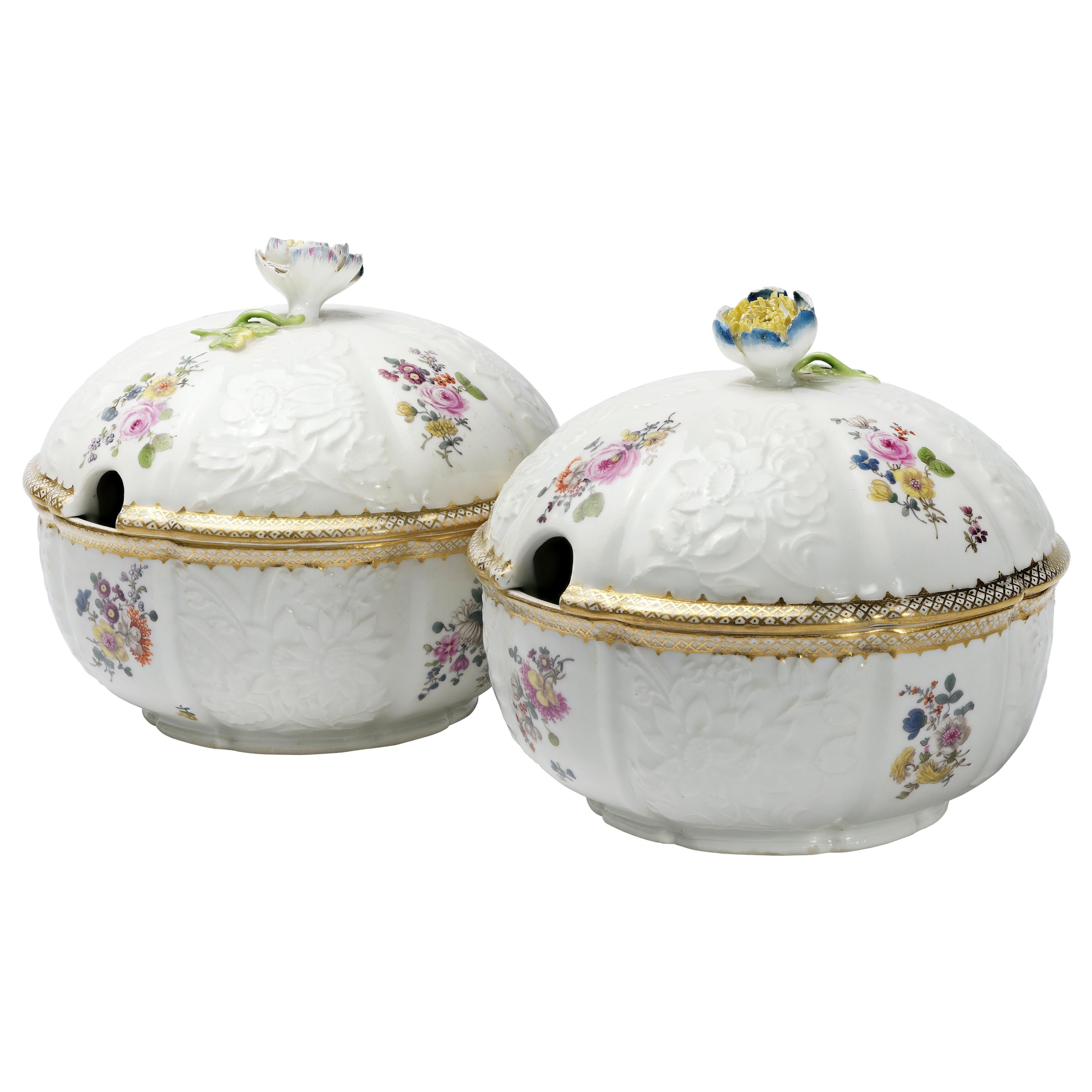 18th Century Meissen Pair of Porcelain Sugar Bowls, circa 1760