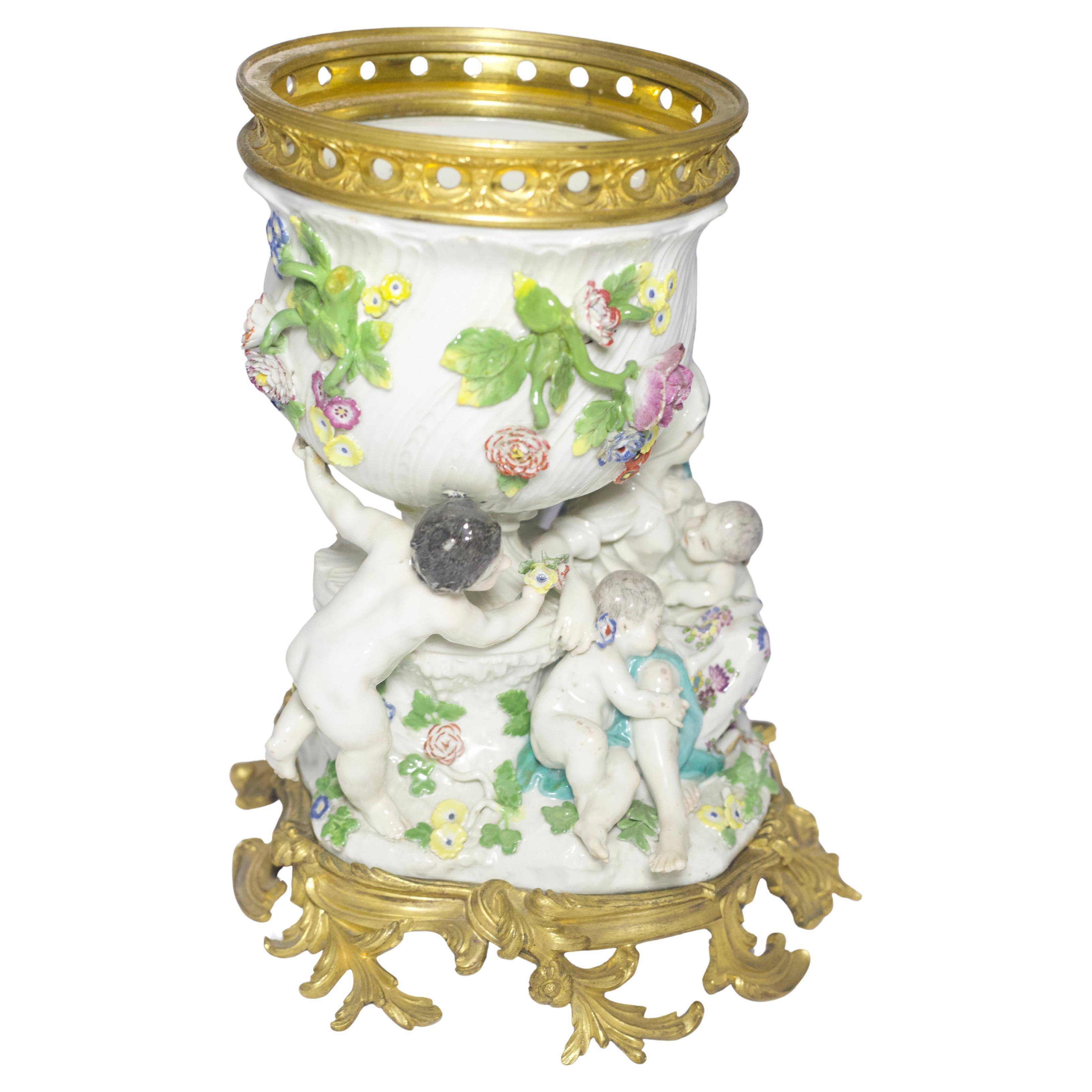 Figurina in porcellana di Meissen del XVIII secolo con montatura in bronzo dorato francese Luigi XV in vendita 4
