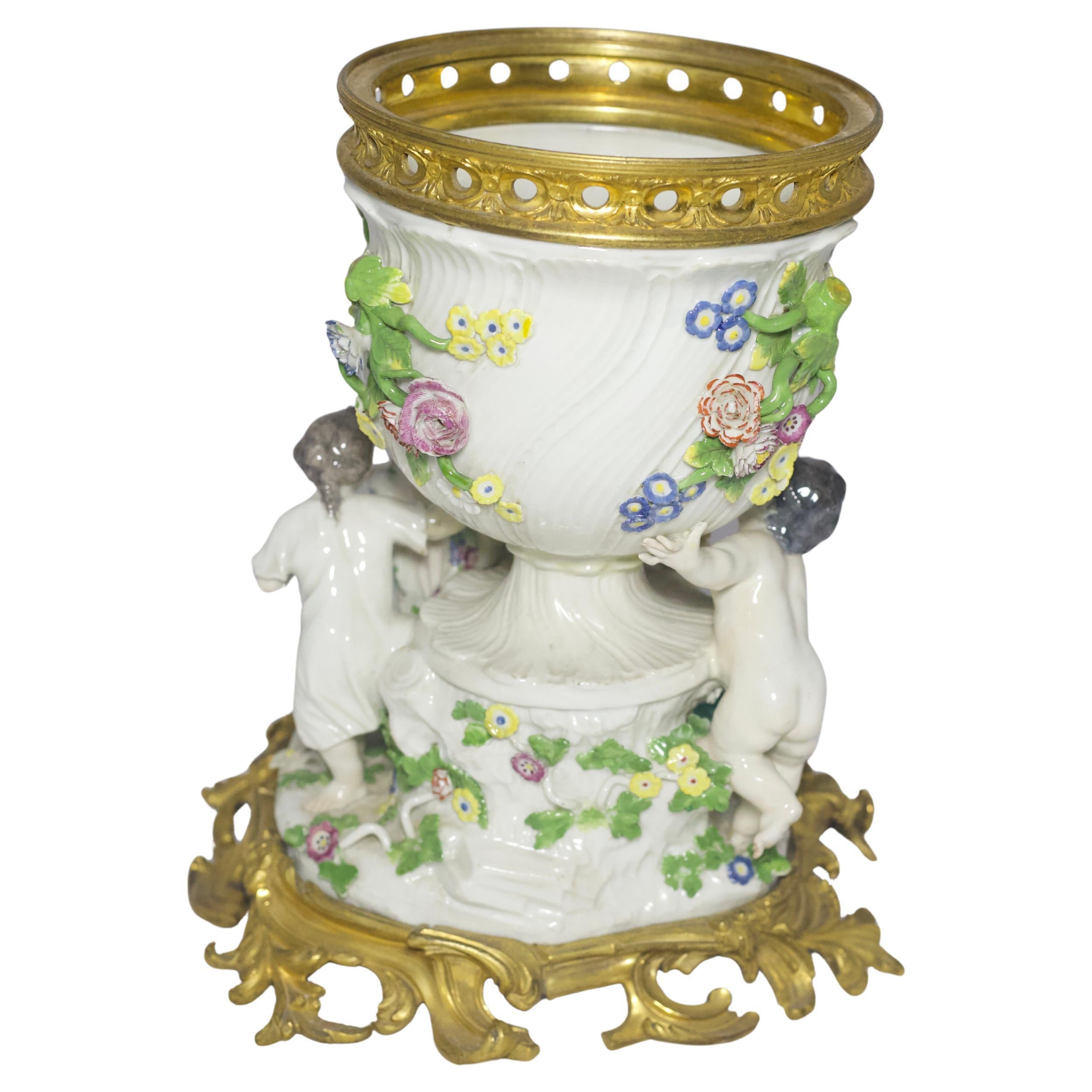 Figurina in porcellana di Meissen del XVIII secolo con montatura in bronzo dorato francese Luigi XV in vendita 2