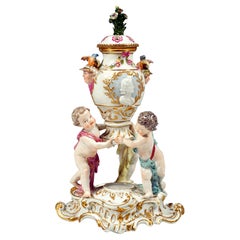 18th Century Meissen Porcelain Group 3 Cupids Carrying A Fragrance Vessel