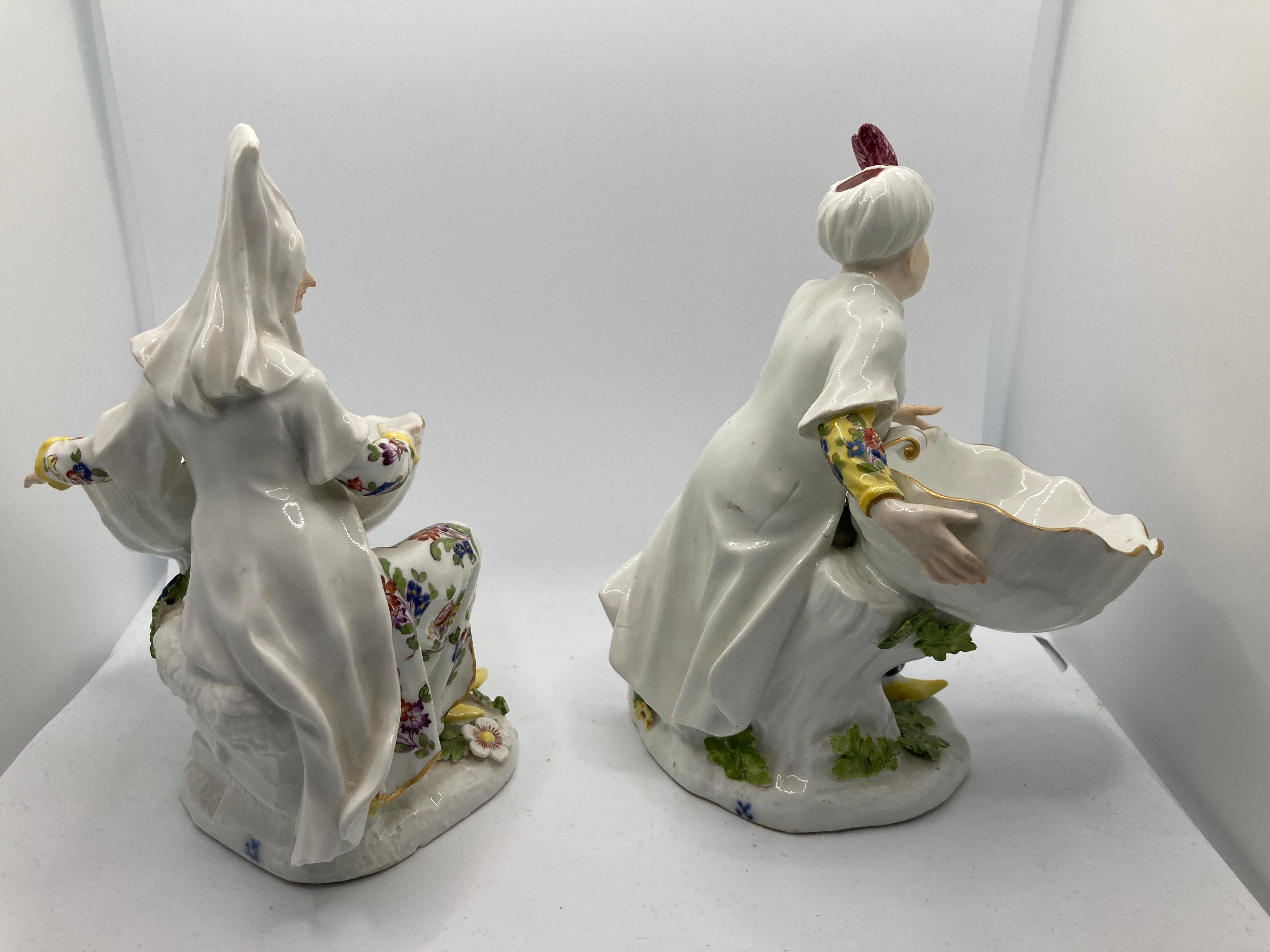 18th Century Meissen Turkish Pair holding sweetmeat / table salt bowls In Good Condition For Sale In Maidstone, GB