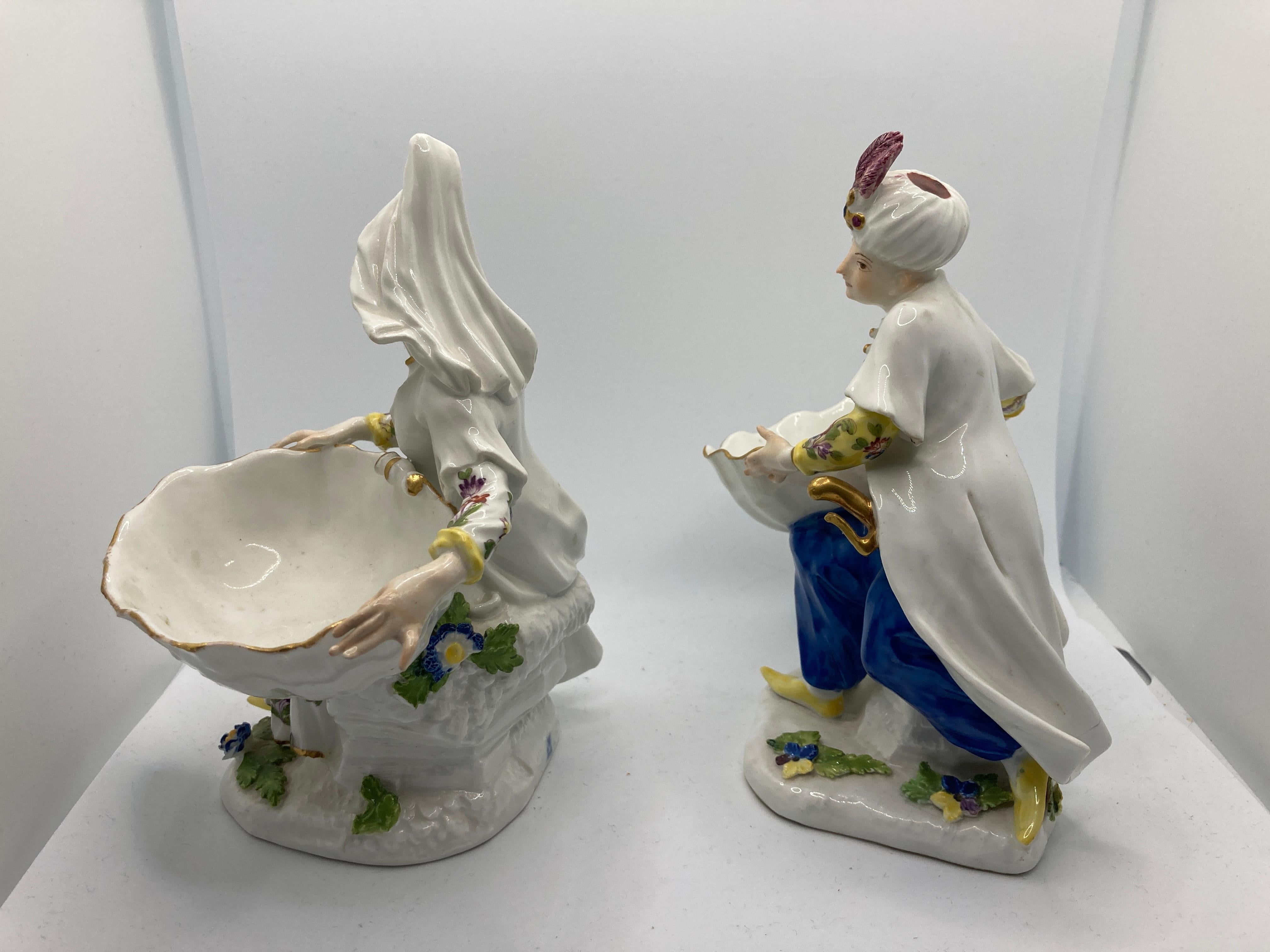 18th Century Meissen Turkish Pair holding sweetmeat / table salt bowls For Sale 1