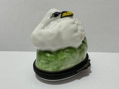 Caja de rapé de porcelana con cisne de Mennecy del siglo XVIII