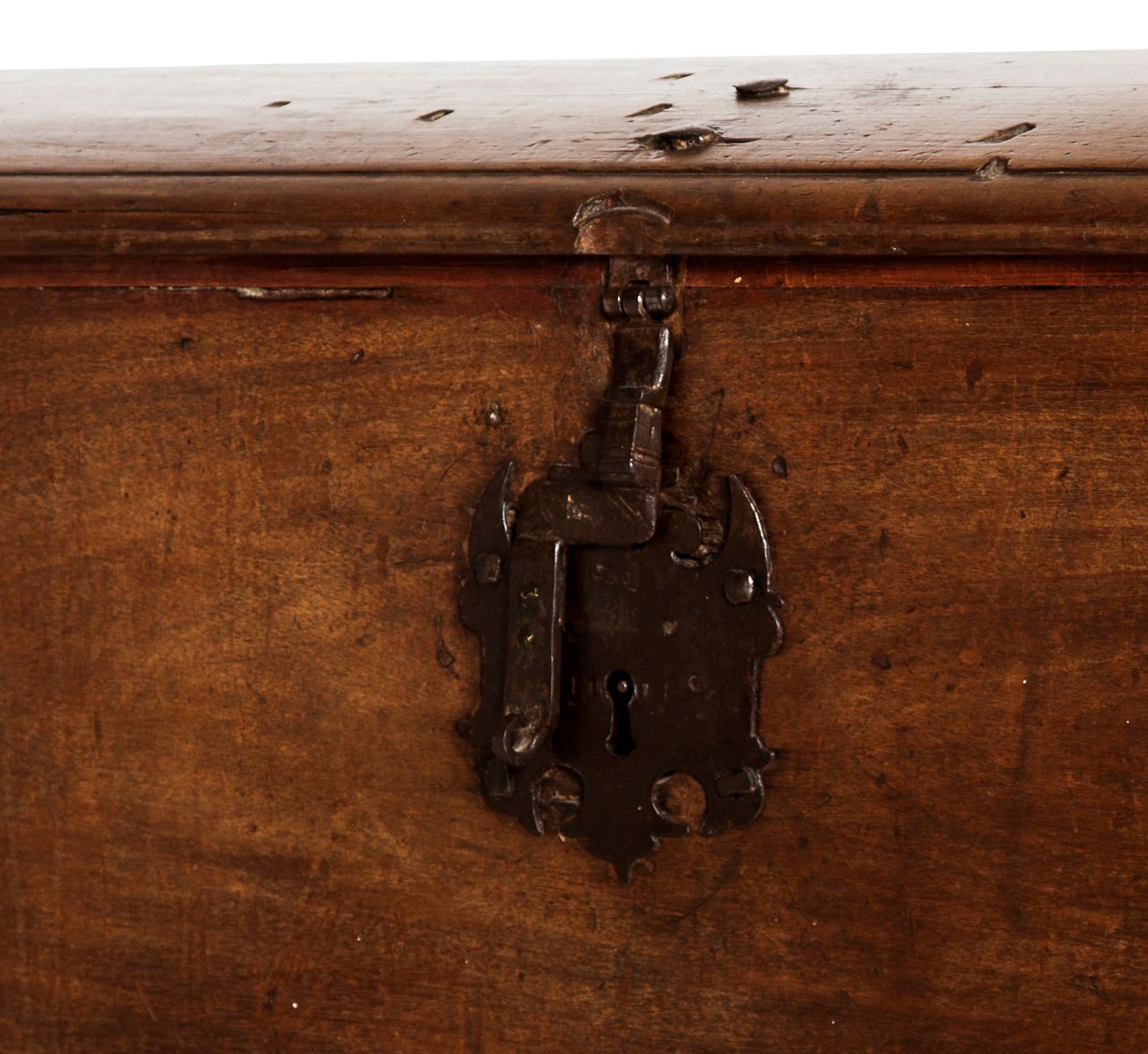 18th Century Mexican Trunk In Excellent Condition In Scottsdale, AZ