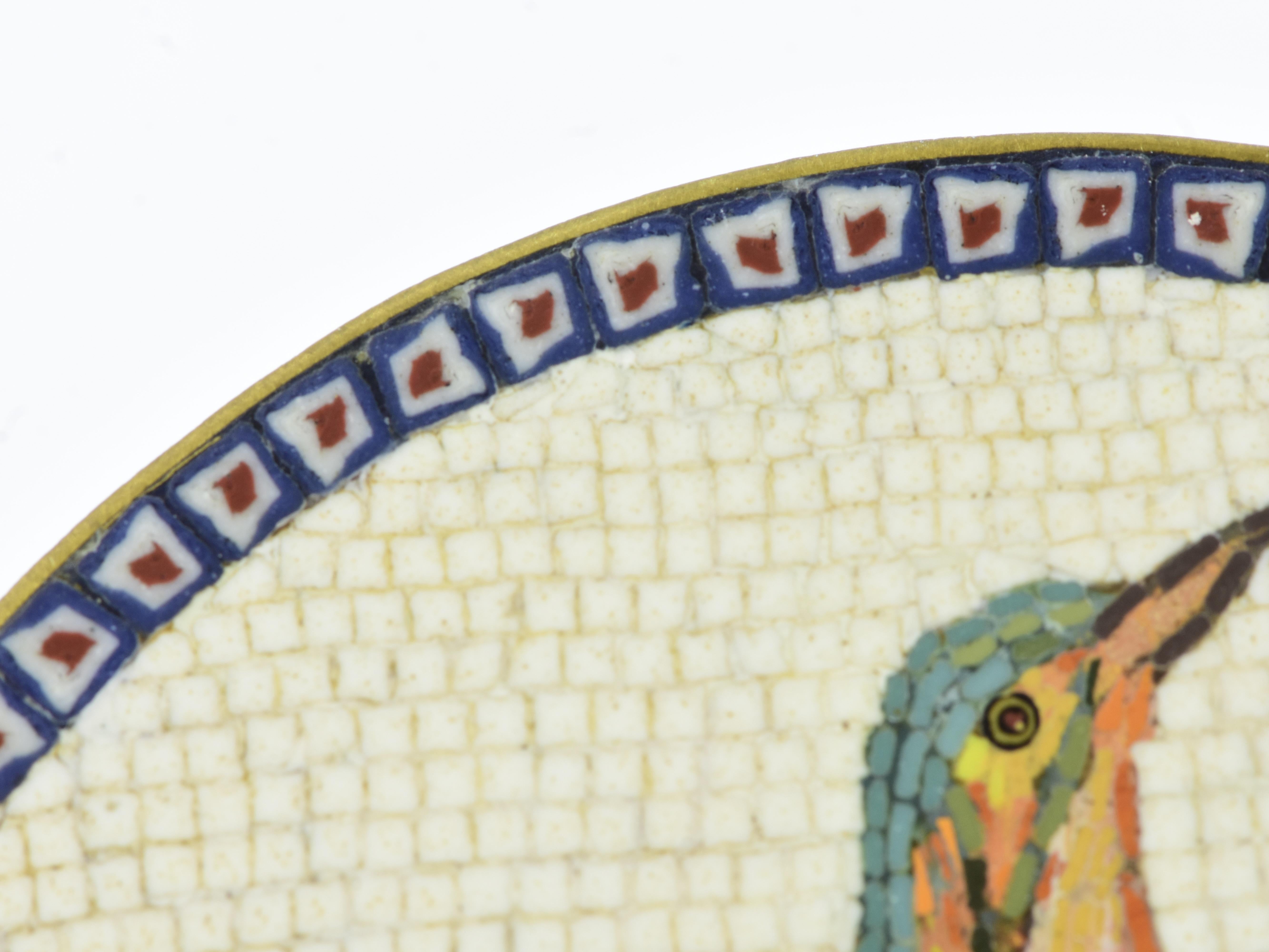 Placa de micromosaico del siglo XVIII de un pájaro azul, atribuida a G. Raffaelli. en venta 1