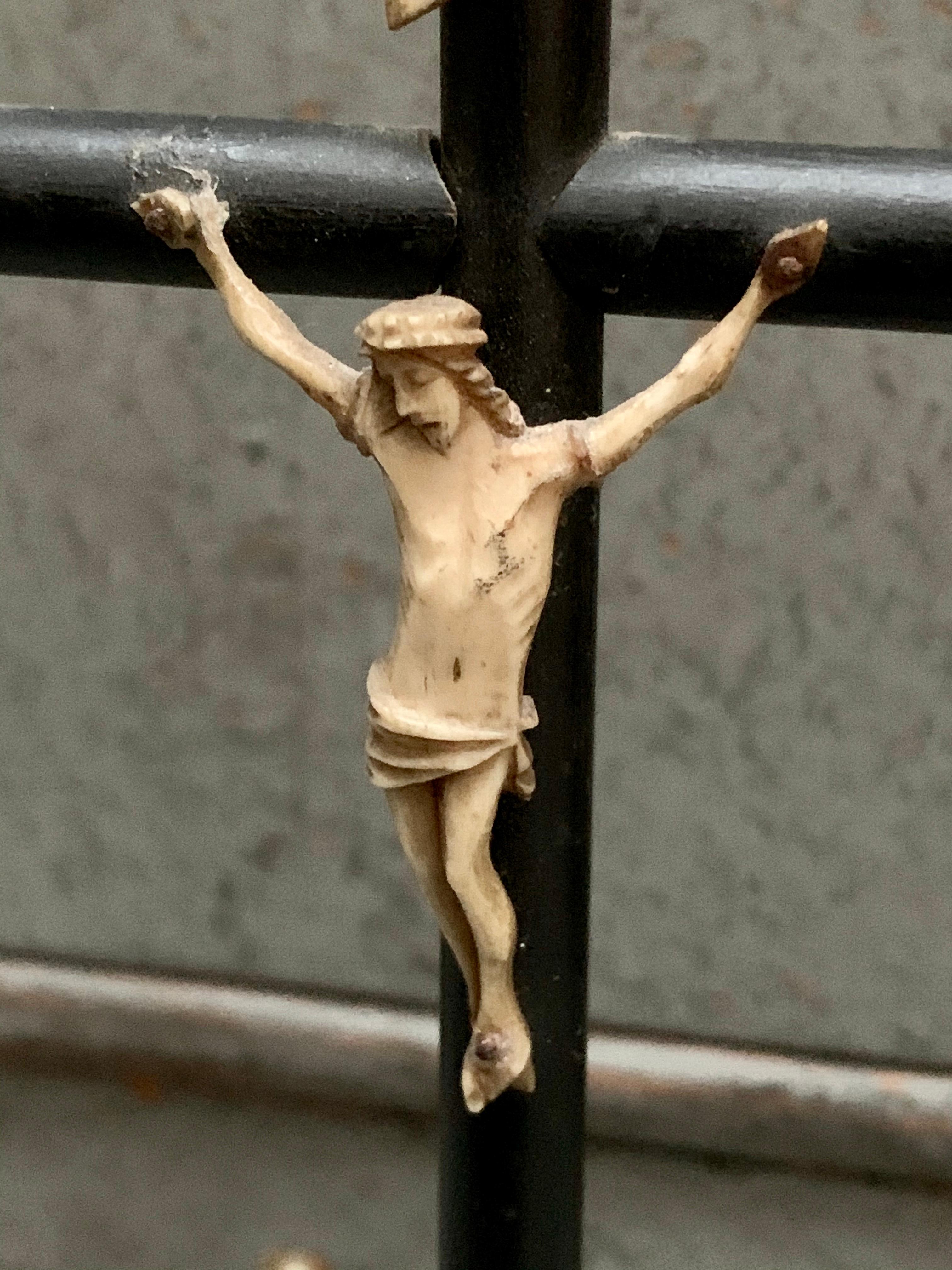 18th Century Miniature Crucifix in Carved Bone and Wood 5