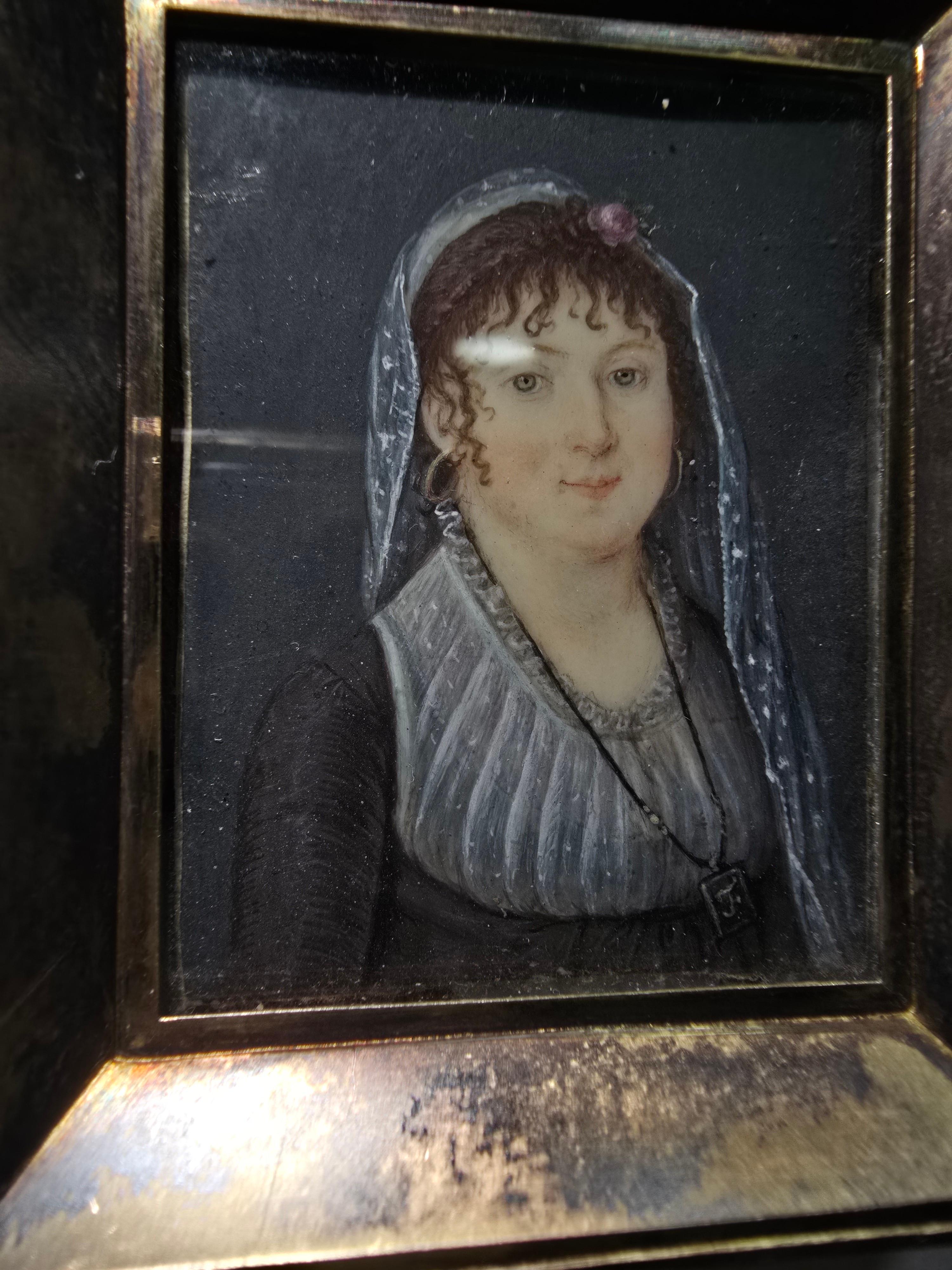 Miniatur-Ölporträt aus dem 18. Jahrhundert - Dame mit geblümtem Haarschmuck (Bronze) im Angebot