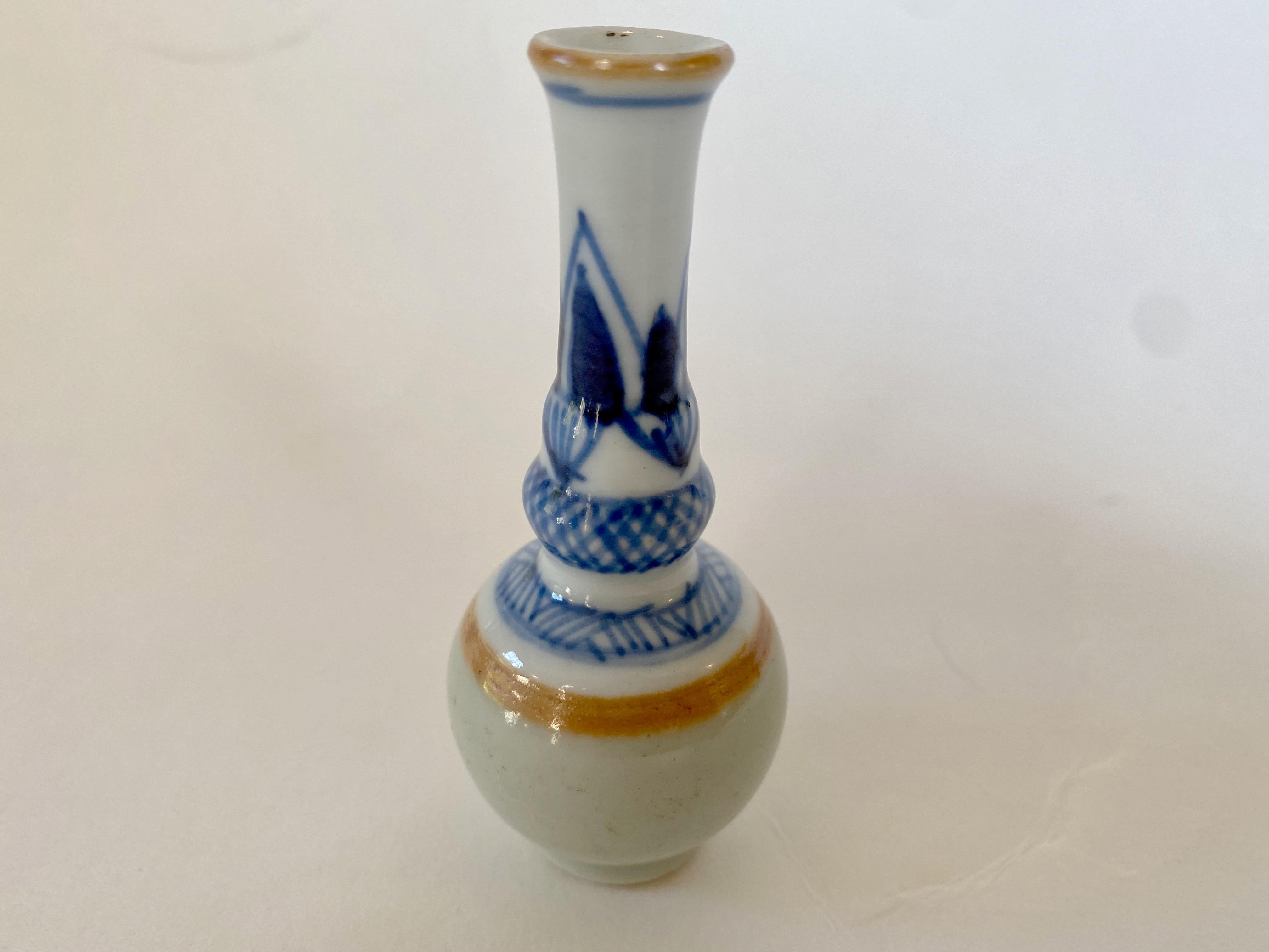 18th Century miniature blue and white vase with celadon base and cafe au lait band, Qianlong period (1736 - 1795). Small and elegant, with an unusual color pattern.
 
