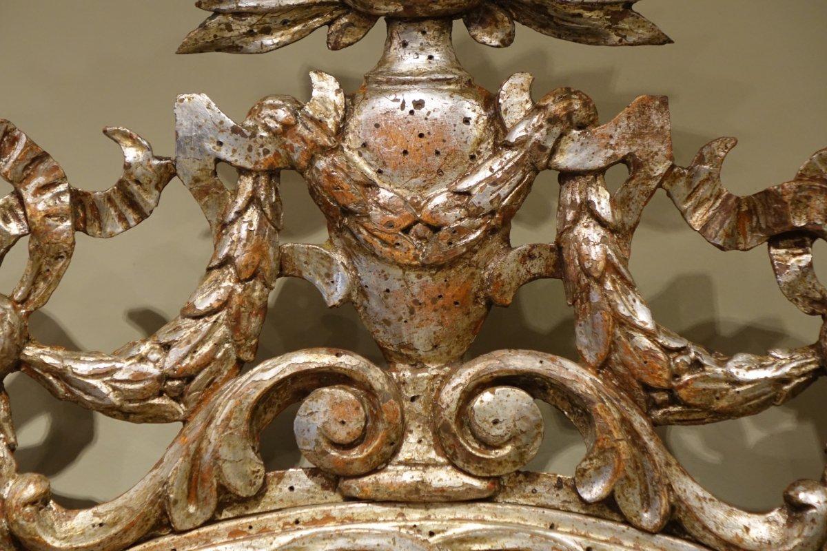 XVIIIe siècle Miroir en bois sculpté et en bois argenté Bon état - En vente à PARIS, FR