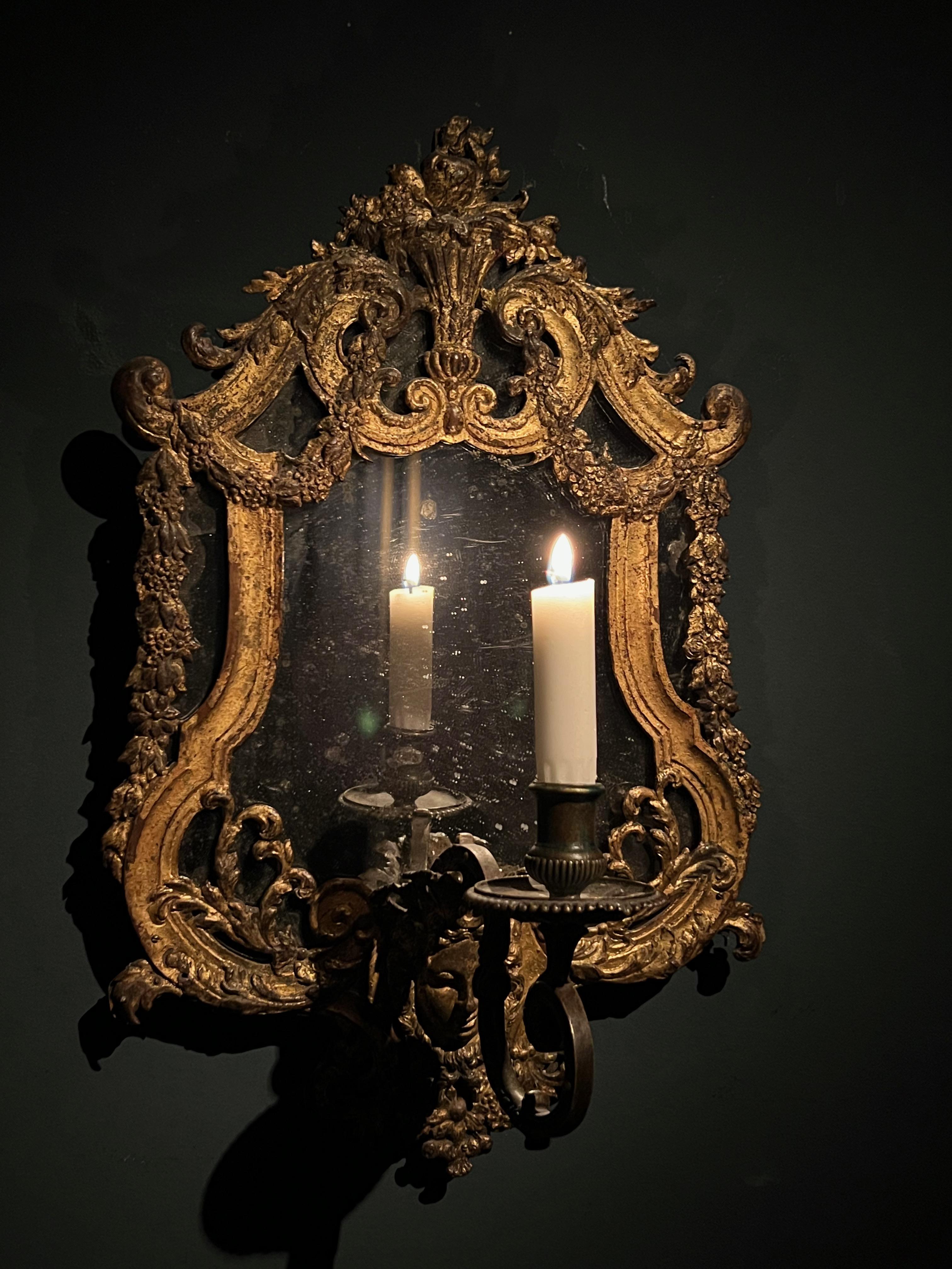 Wandleuchter mit Spiegel, 18. Jahrhundert, Barockzeit im Zustand „Gut“ im Angebot in Stockholm, SE