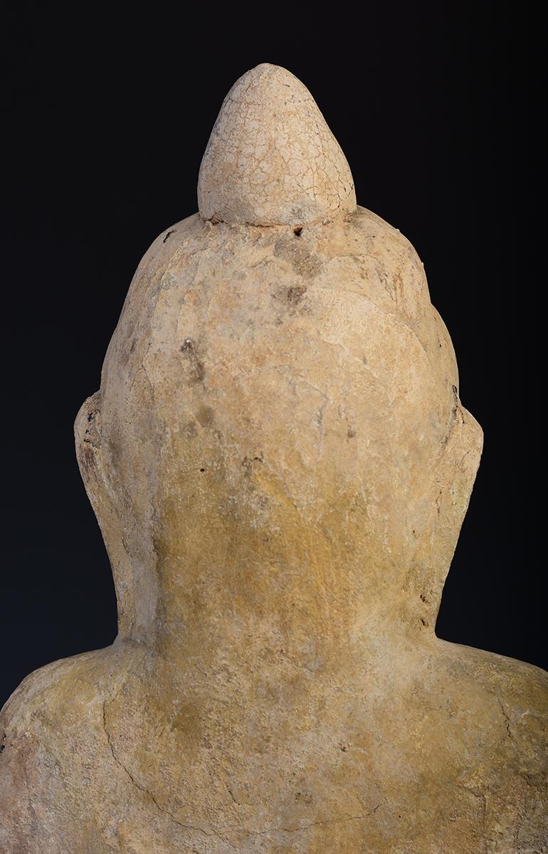 Bouddha assis en pierre de savon birmane antique Mon du 18ème siècle en vente 1