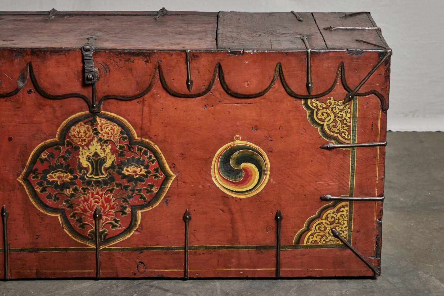 18th Century Monastery Trunk In Good Condition For Sale In Pasadena, CA