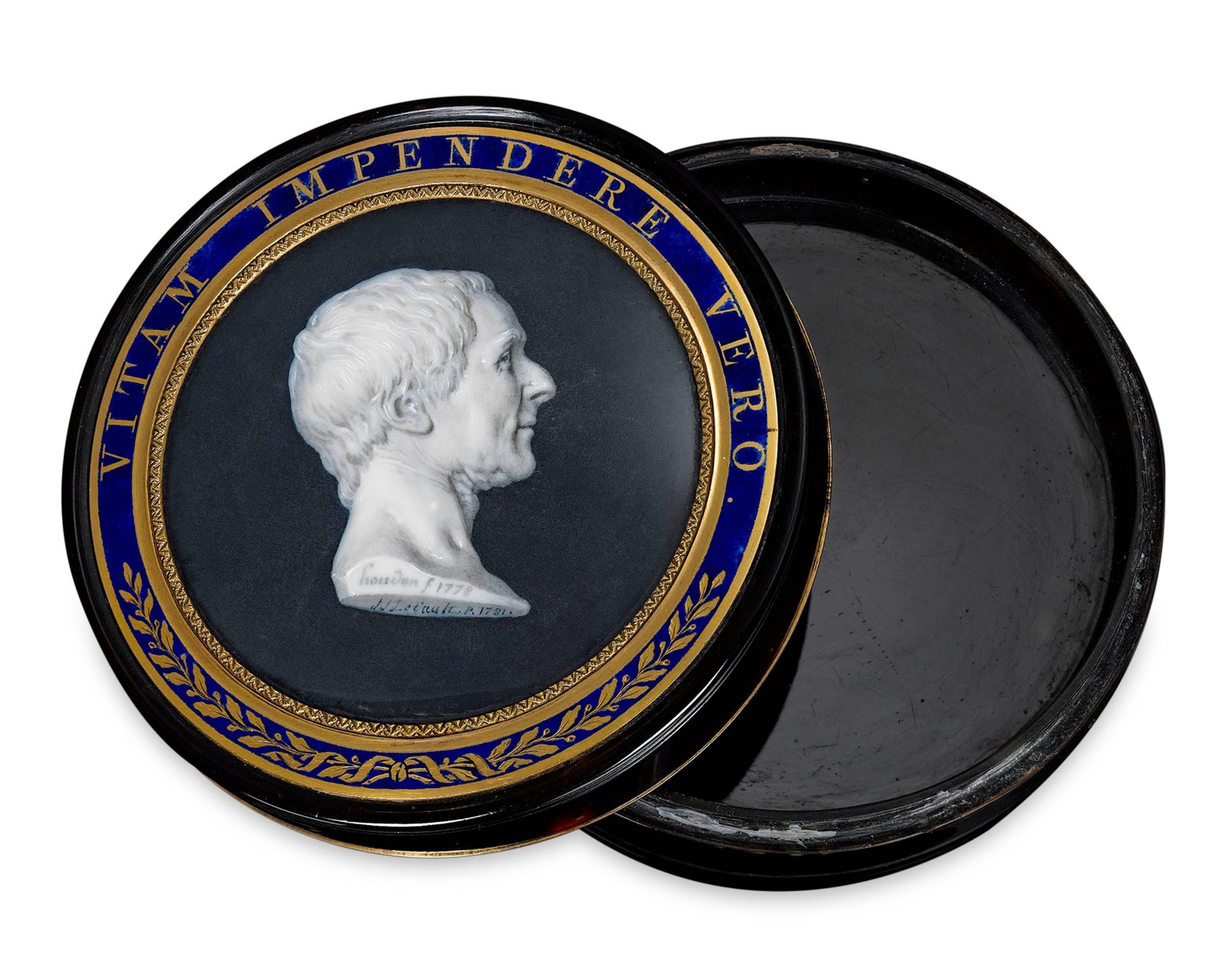 Louis XV Tabatière portrait Montesquieu en écaille de tortue en vente