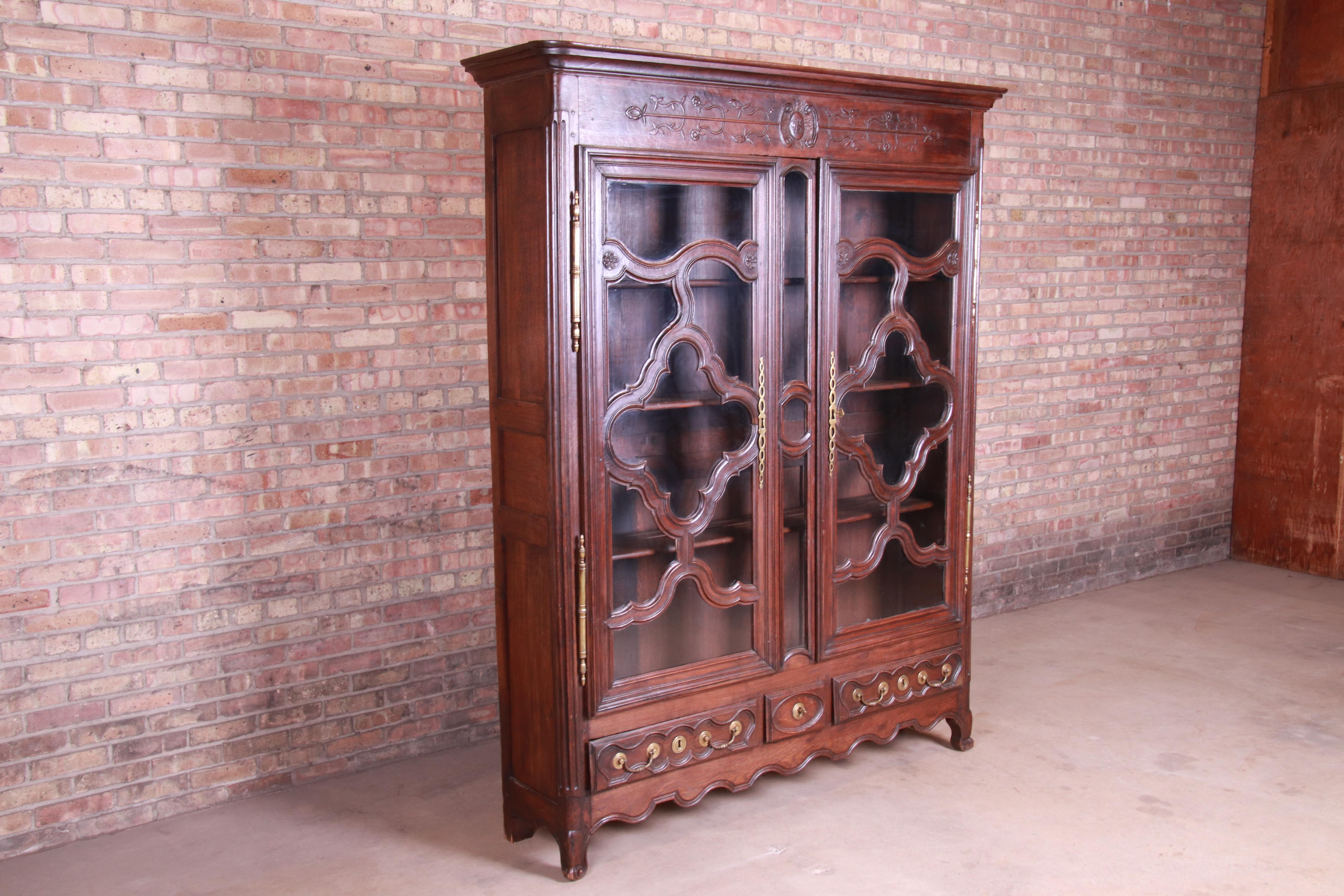 18th Century Monumental French Provincial Louis XV Carved Oak Bookcase In Good Condition In South Bend, IN