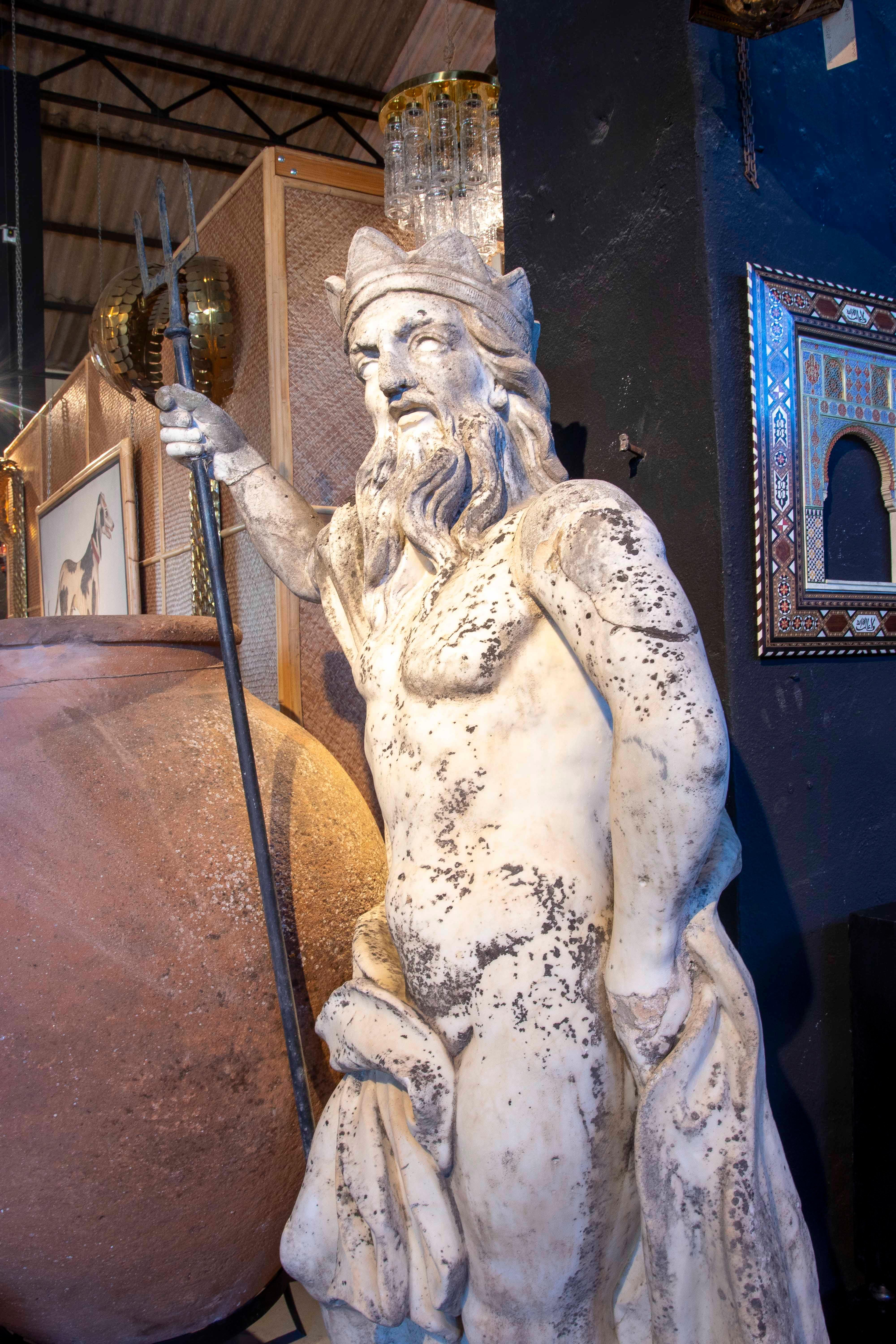 Escultura monumental de mármol del siglo XVIII que representa a Neptuno en Bueno estado para la venta en Marbella, ES