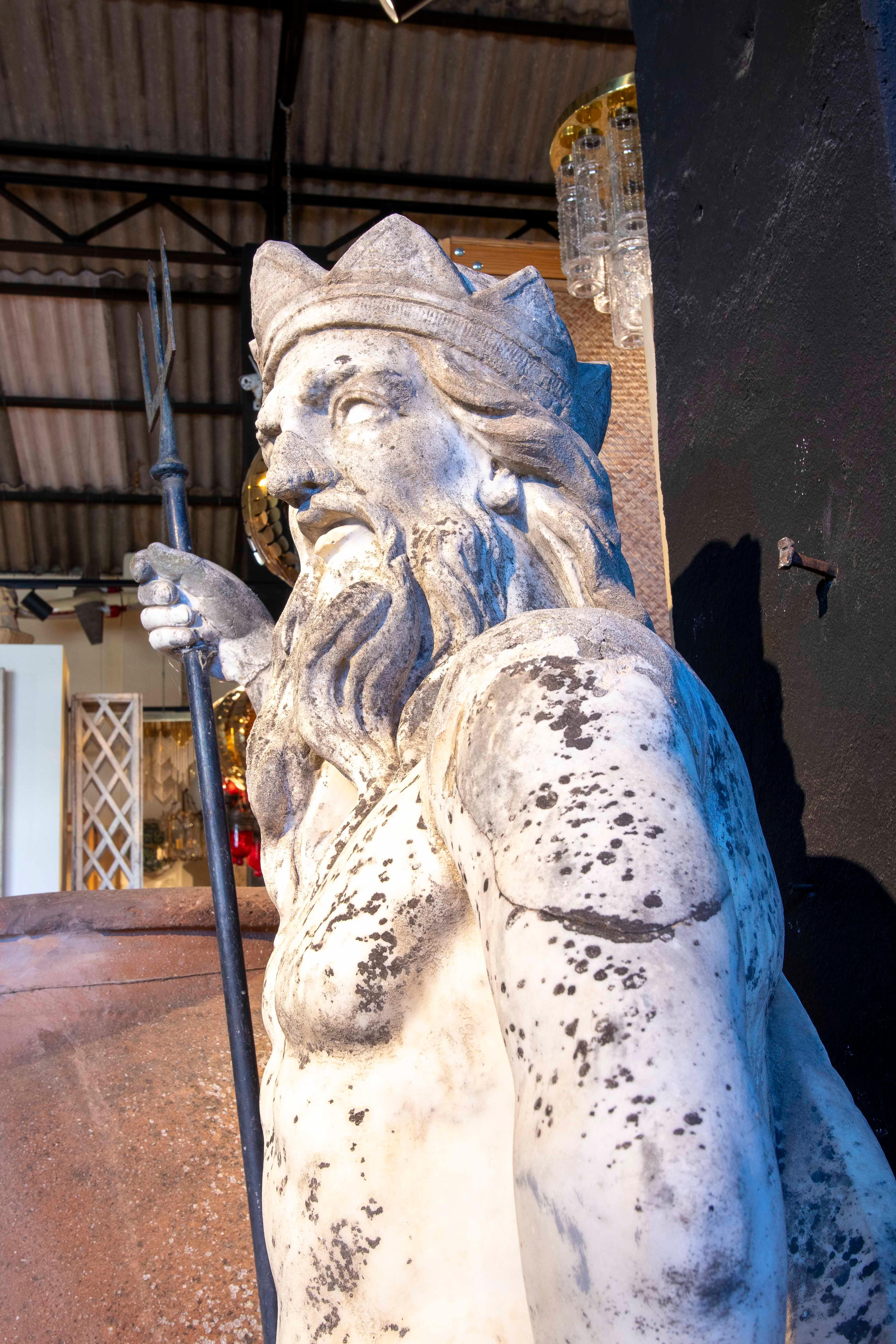 Escultura monumental de mármol del siglo XVIII que representa a Neptuno en venta 1