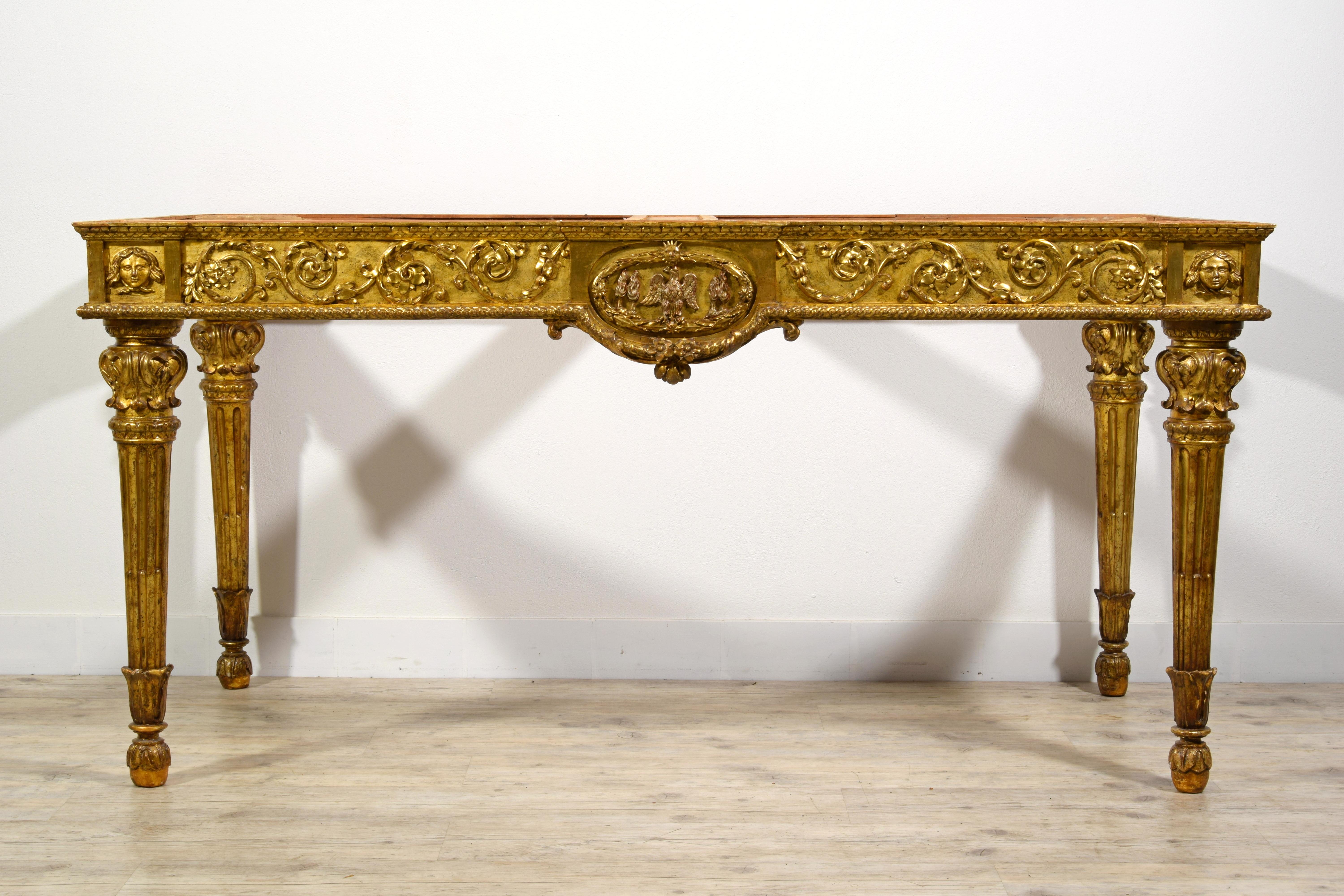18. Jahrhundert, Monumentales Paar italienischer neoklassizistischer Konsolen aus Giltwood im Angebot 6