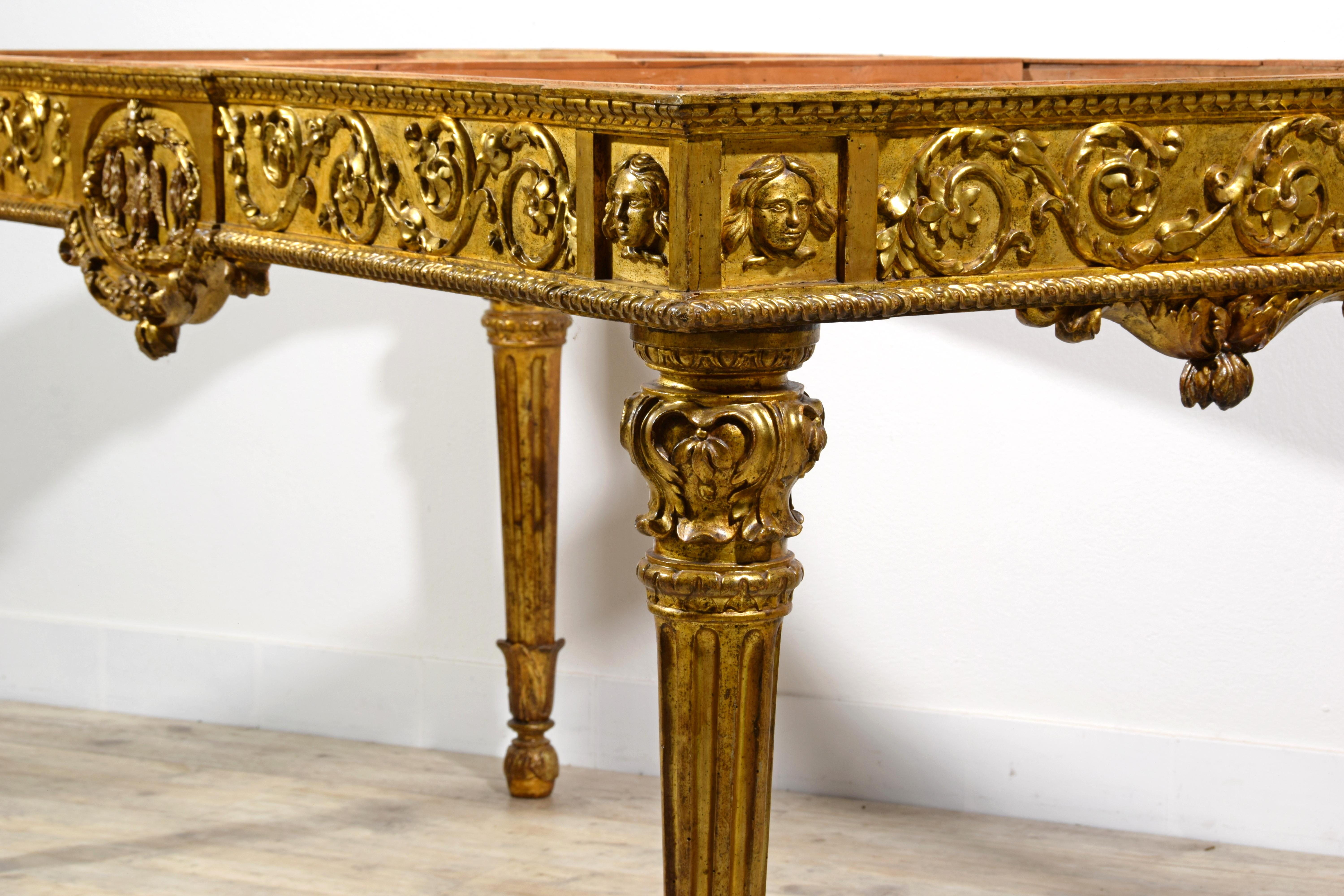 18. Jahrhundert, Monumentales Paar italienischer neoklassizistischer Konsolen aus Giltwood im Angebot 8