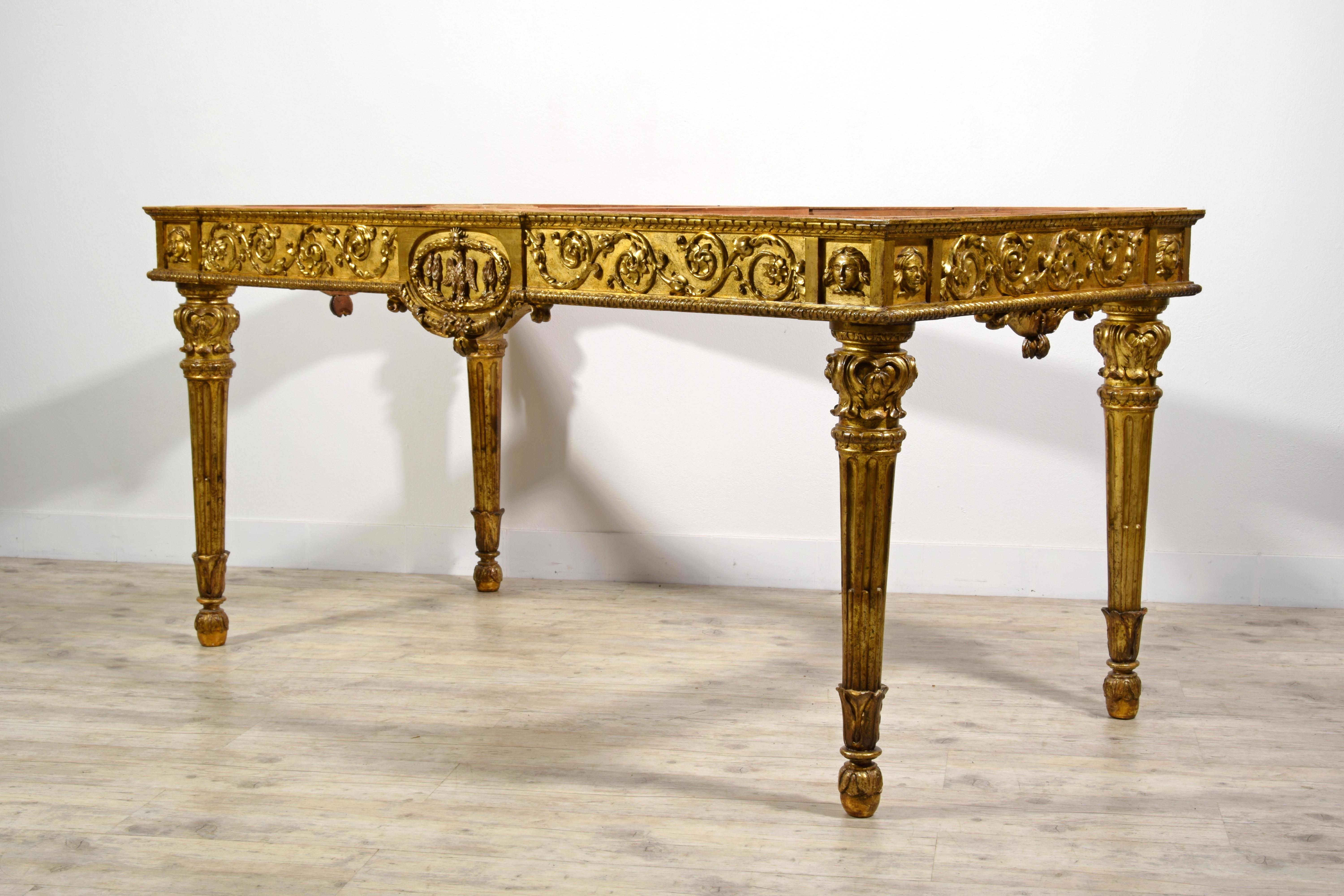18. Jahrhundert, Monumentales Paar italienischer neoklassizistischer Konsolen aus Giltwood im Angebot 10