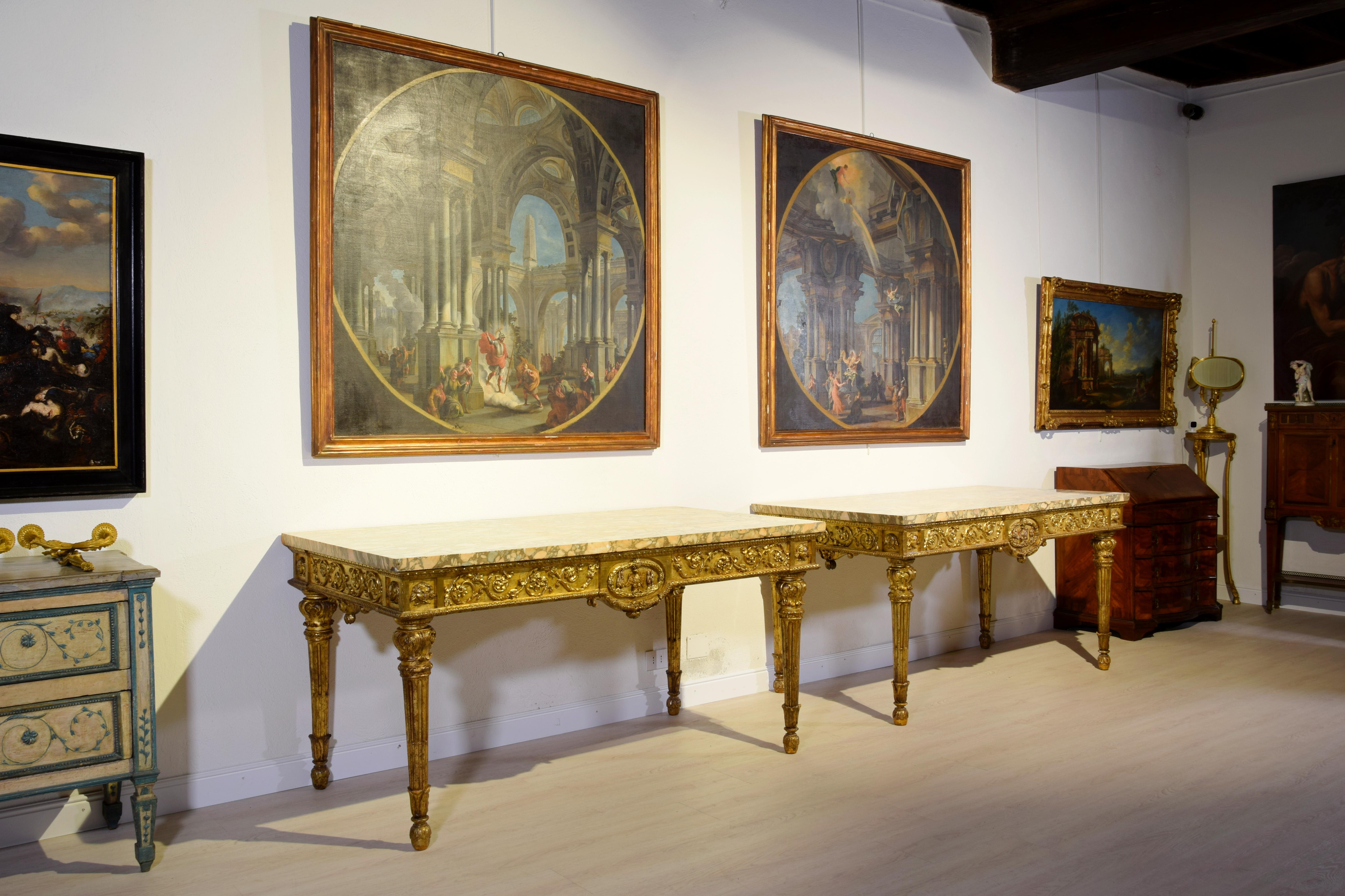 18. Jahrhundert, Monumentales Paar italienischer neoklassizistischer Konsolen aus Giltwood (Neoklassisch) im Angebot