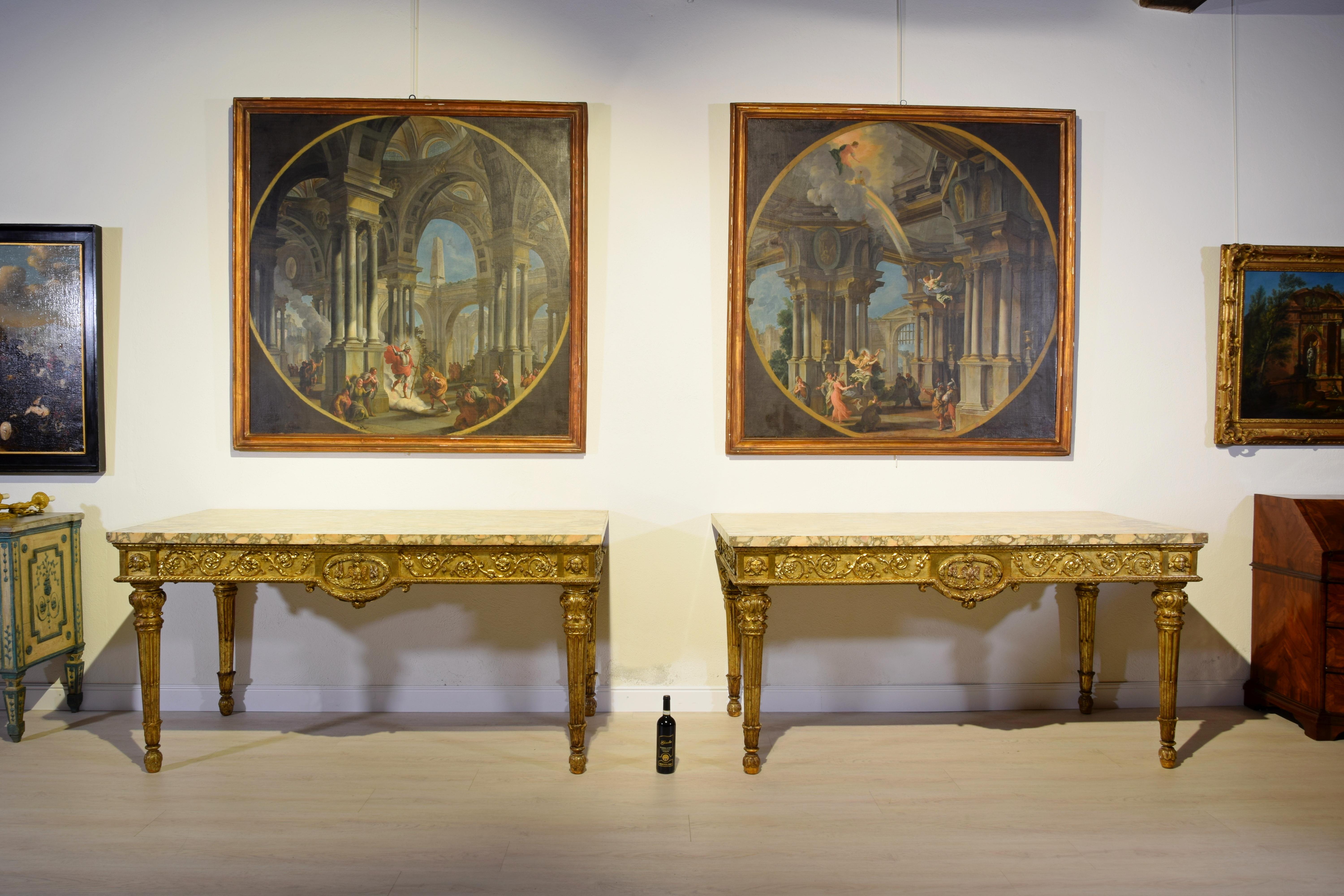 18. Jahrhundert, Monumentales Paar italienischer neoklassizistischer Konsolen aus Giltwood (Handgeschnitzt) im Angebot