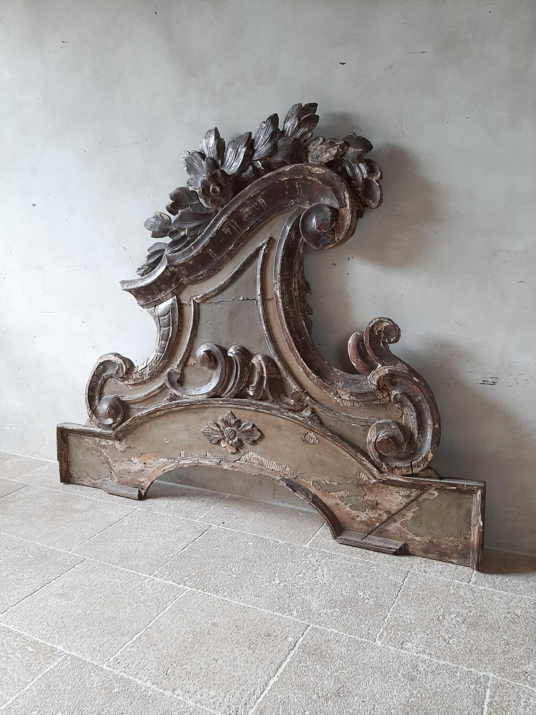 Pin Ornement monumental en bois sculpté rococo italien « Prada Porte » du 18ème siècle, XL en vente